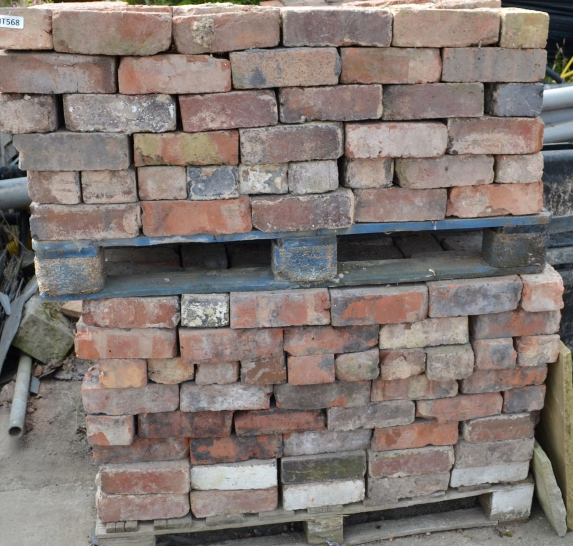 Assorted Reclaimed Hand Made Bricks - Approx 320 In Total - Average Dimensions: 22x11x7.5cm - Ref: - Image 2 of 5