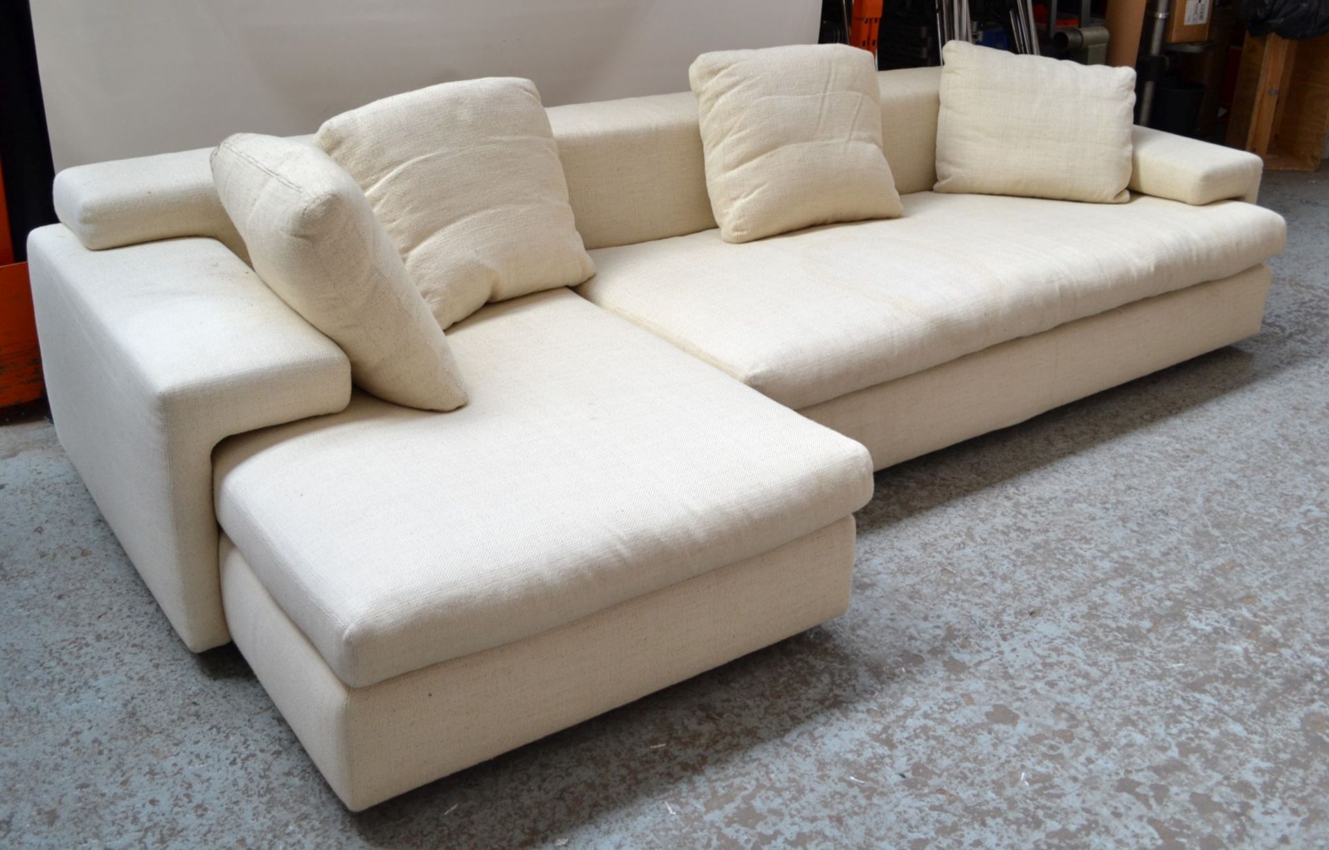 1 x Large Swan Corner Sofa in Cream - CL314 - Location: Altrincham WA14 - *NO VAT On Hammer* - Image 2 of 7
