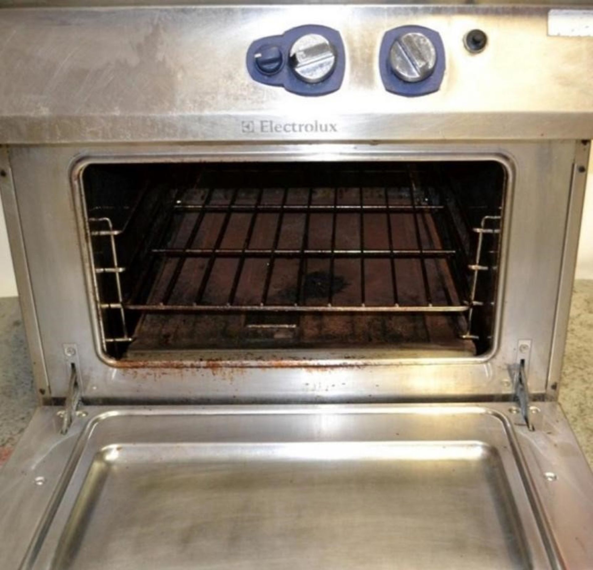 1 x Electrolux Commercial Stainless Steel Solid Top Oven With a Durable Cast-iron Cooking Surface - - Image 6 of 8