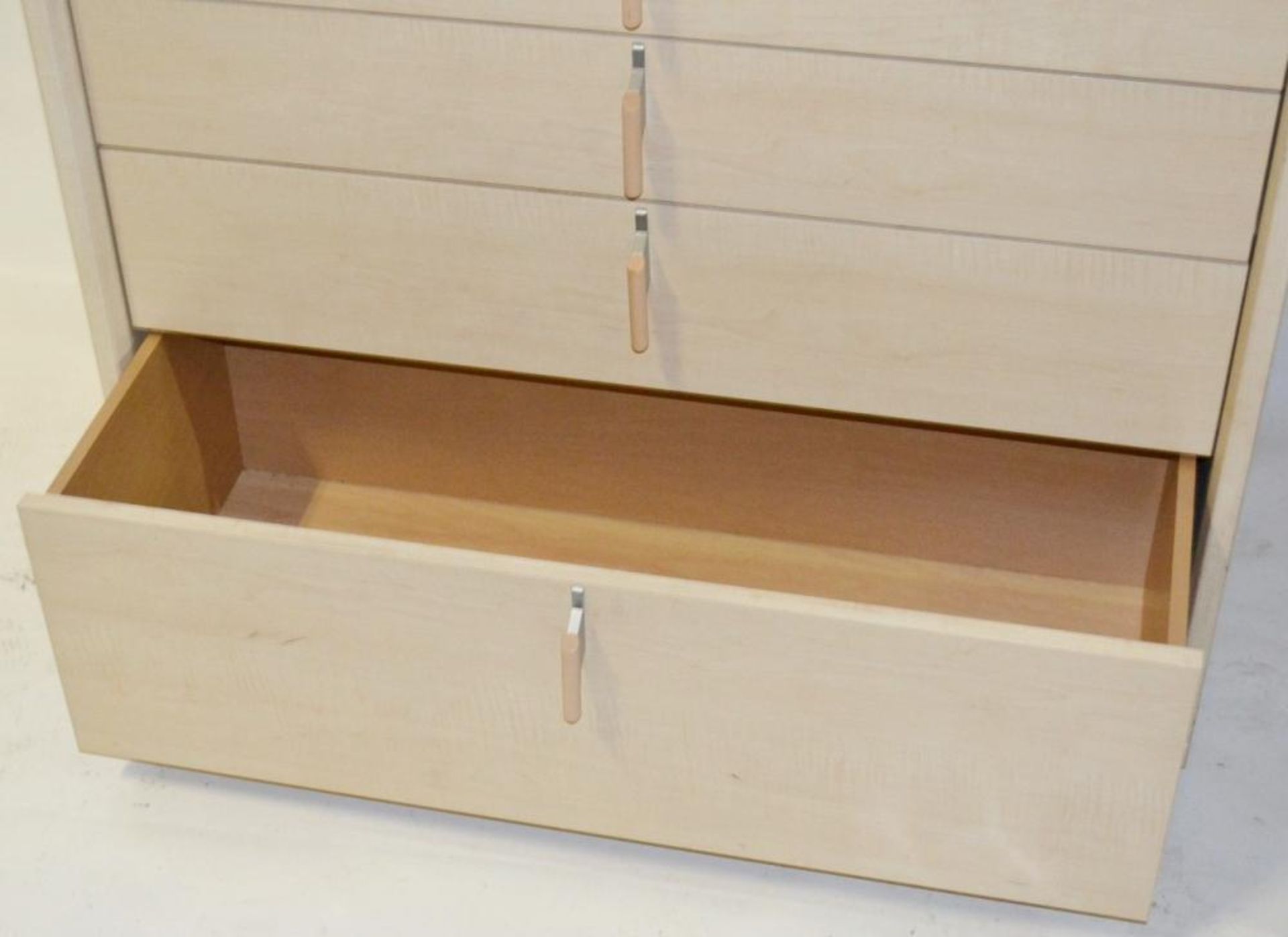 1 x GAUTIER Chest Of Drawers With A Natural Oak Finish - Dimensions: W94 x D45 x H79.5cm - CL268 - R - Image 4 of 5