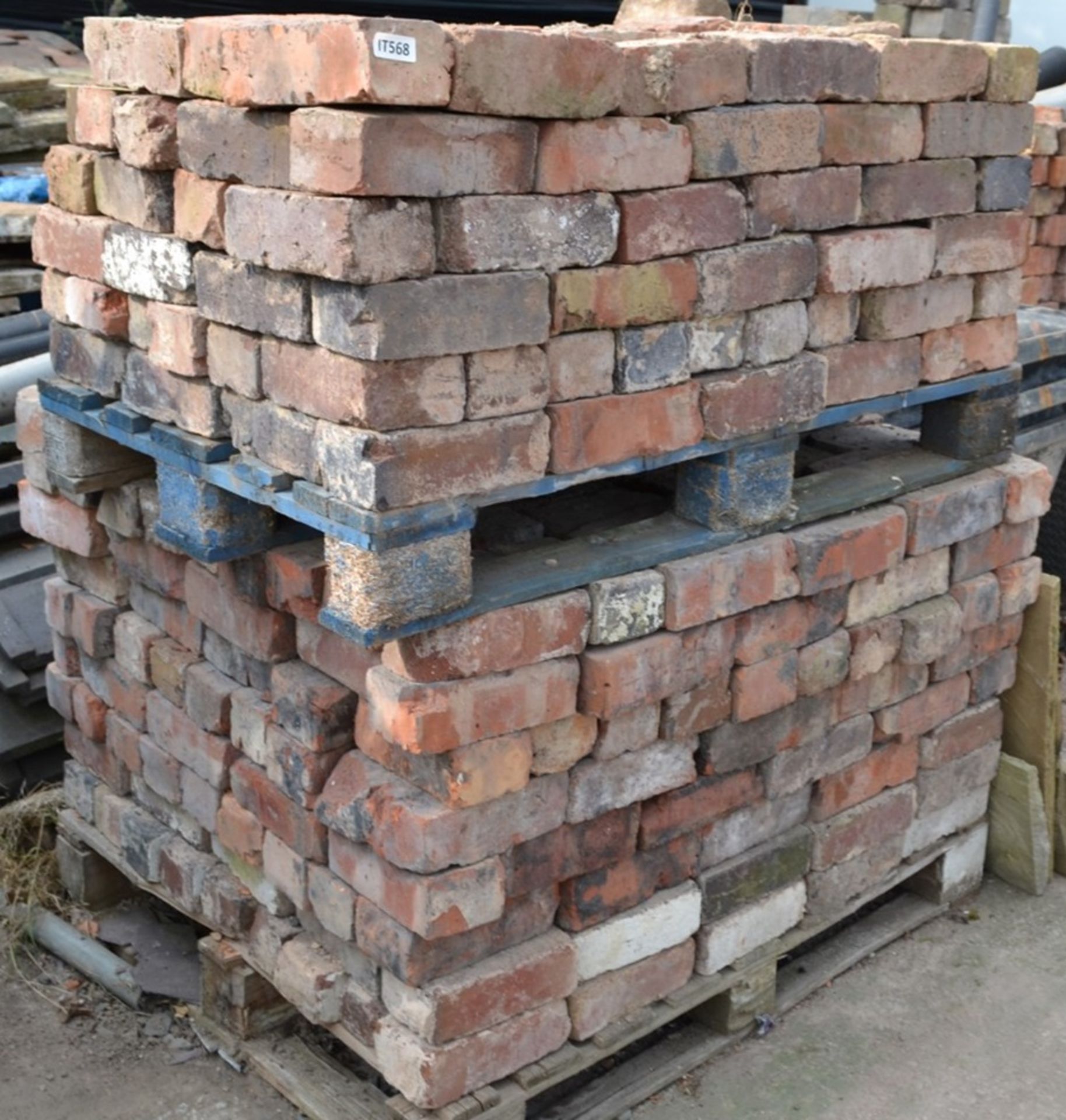 Assorted Reclaimed Hand Made Bricks - Approx 320 In Total - Average Dimensions: 22x11x7.5cm - Ref: - Image 3 of 5