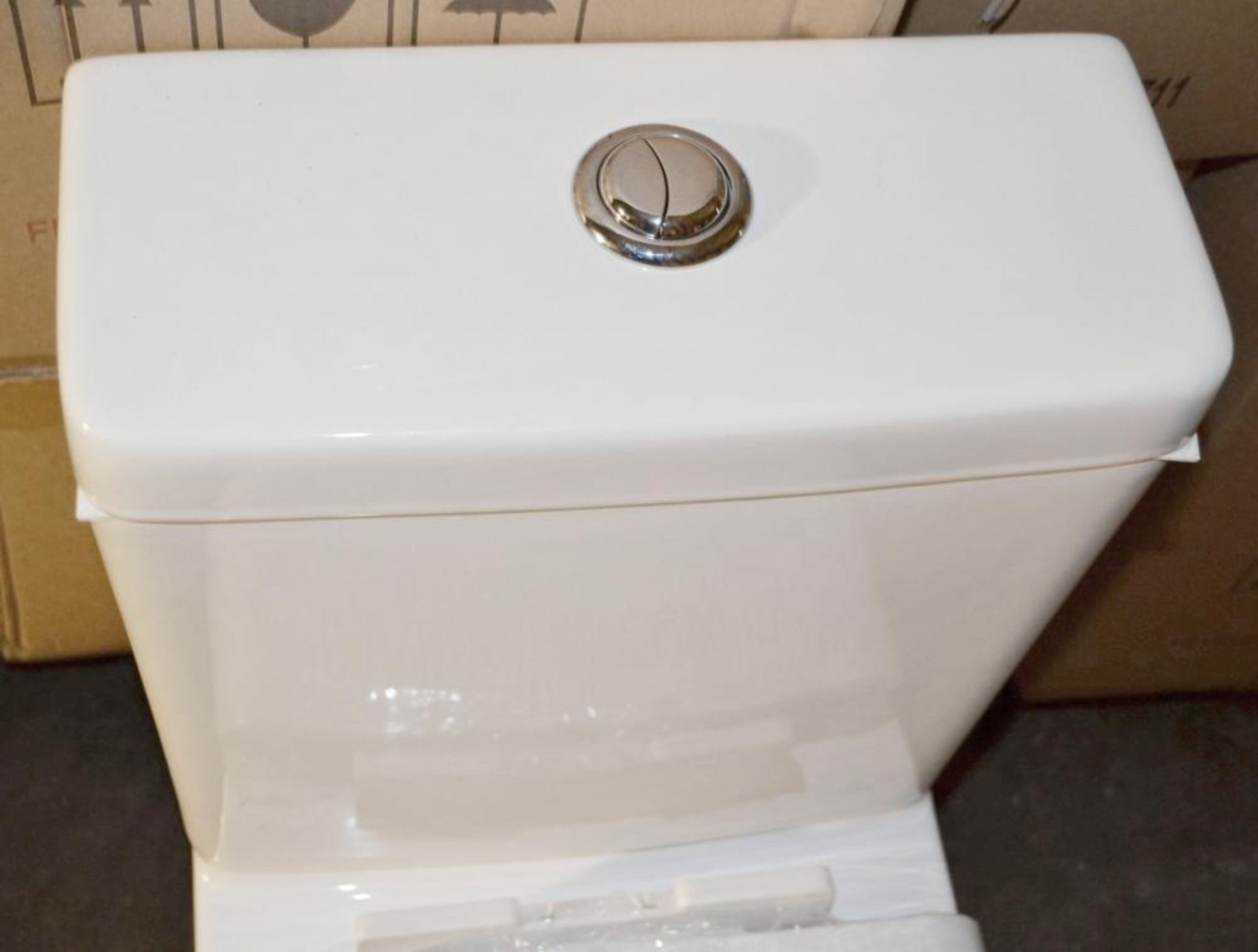 1 x Close Coupled Toilet Pan With Soft Close Toilet Seat And Cistern (Inc. Fittings) - Brand New Box - Image 5 of 10