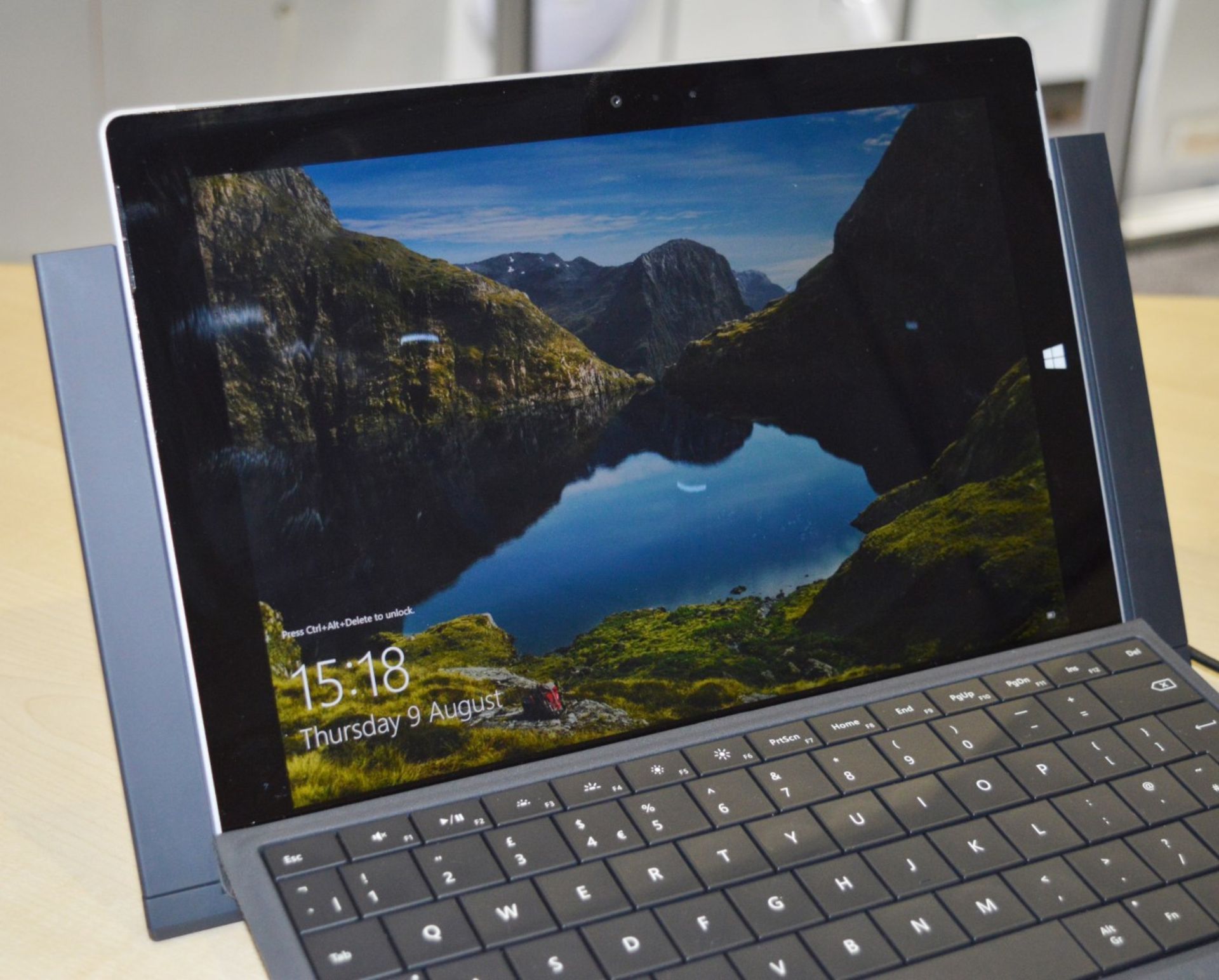 1 x Microsoft Surface 3 Wifi + LTE in Silver With Keyboard Cover and Charging Dock - Intel Atom x7- - Image 3 of 9