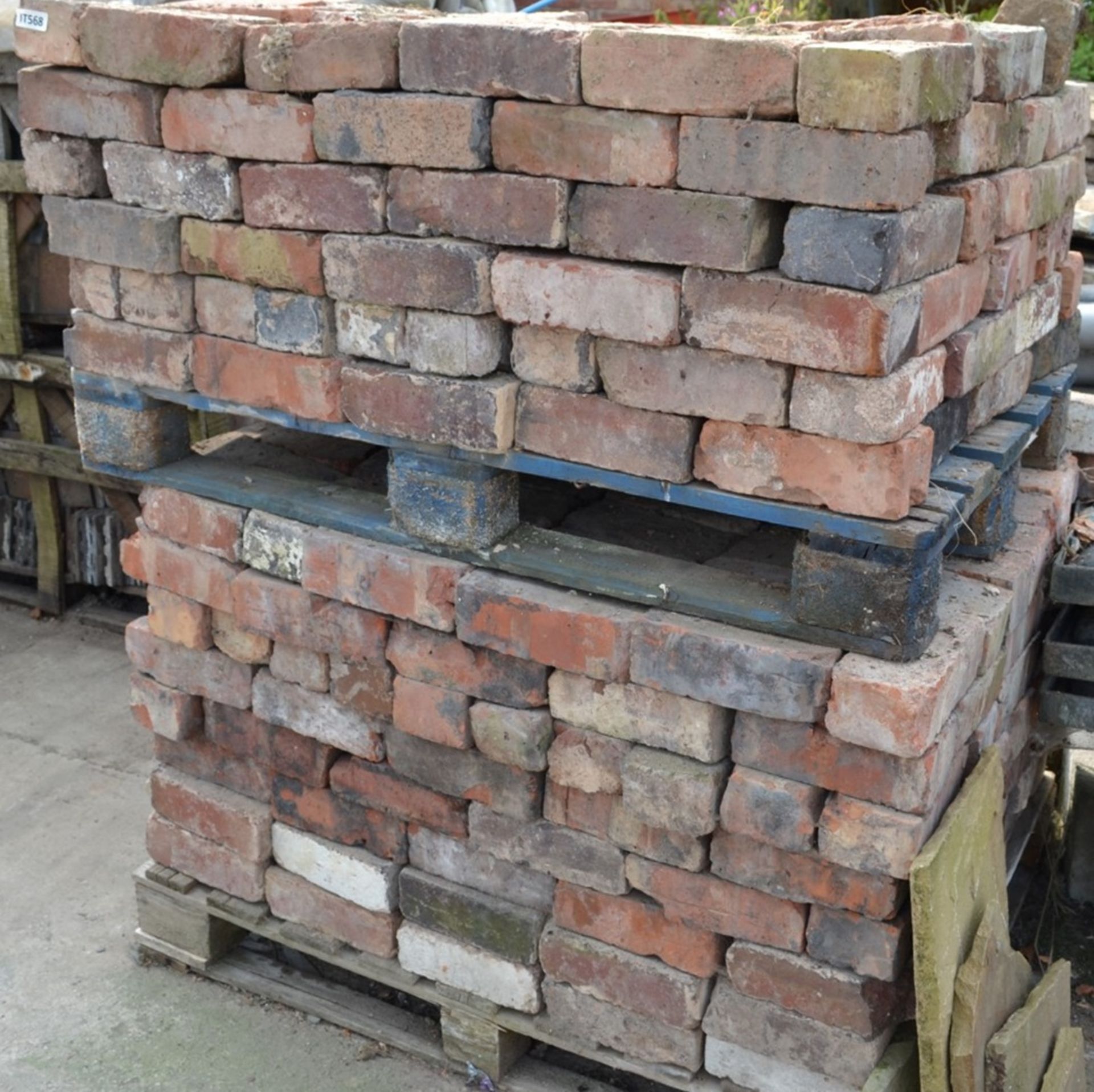 Assorted Reclaimed Hand Made Bricks - Approx 320 In Total - Average Dimensions: 22x11x7.5cm - Ref: - Image 4 of 5