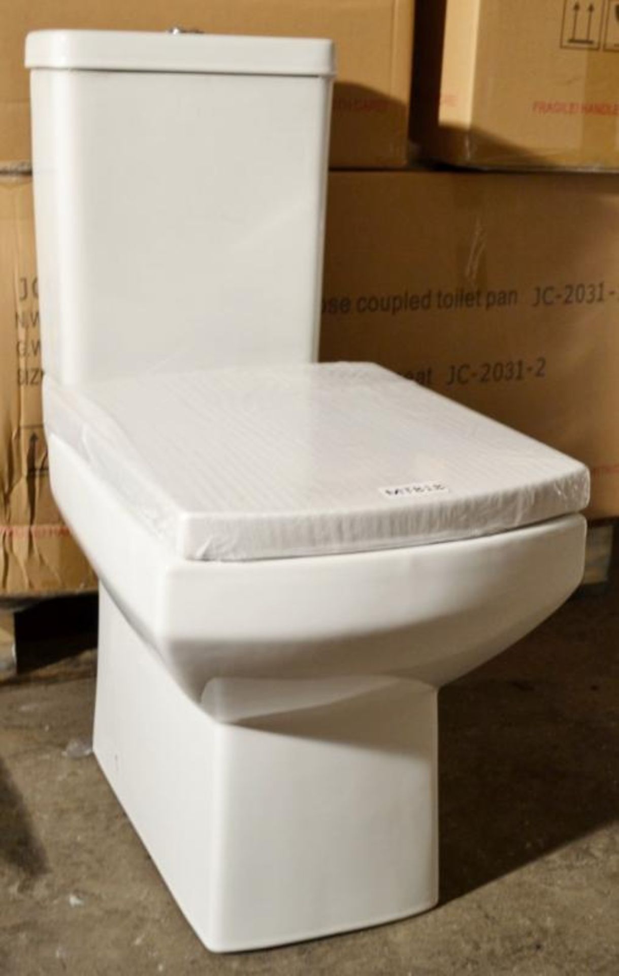 1 x Close Coupled Toilet Pan With Soft Close Toilet Seat And Cistern (Inc. Fittings) - Brand New Box