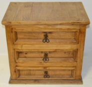 1 x Solid Wood Hand Crafted 3-Drawer Chest - Dimensions: W64 x D42 x H60cm - CL268 - Ref: MT945 - Ve