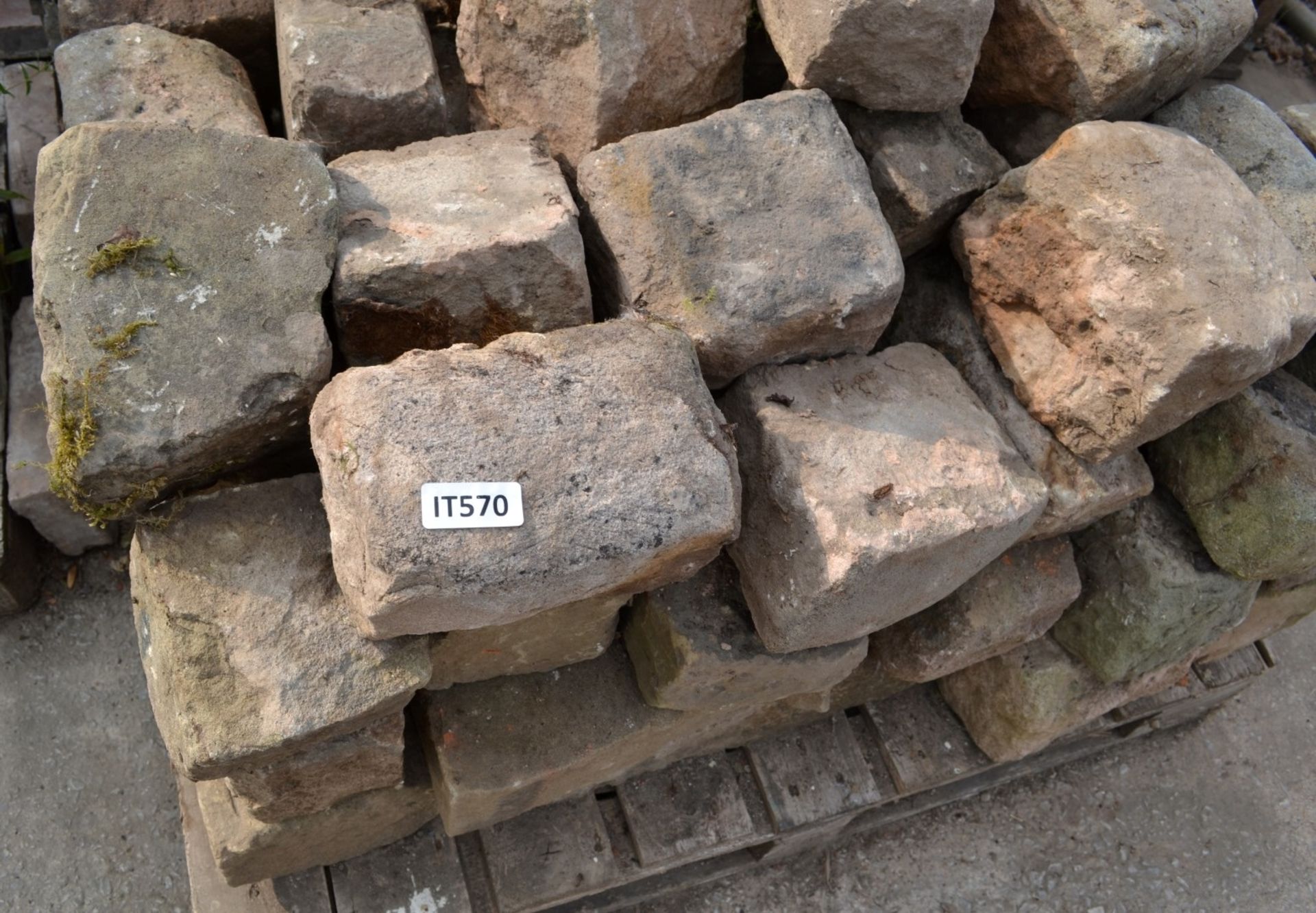 1 x Pallet Of Assorted Reclaimed Cobble Stones & Slabs - Approx 55 x Pieces Of Varing Size and Shape - Image 4 of 4