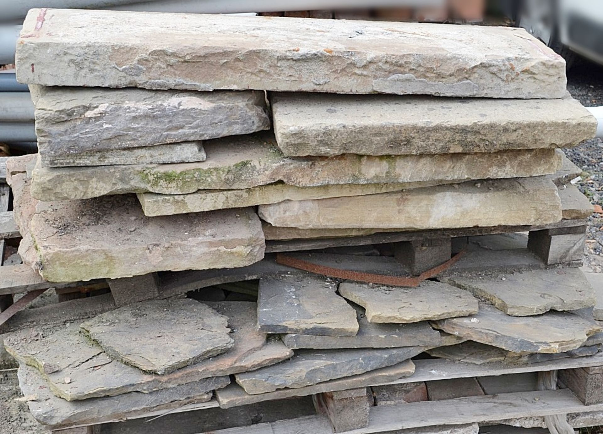 1 x Pallet Of Assorted Pieces Of Stone And Slate - Ref: IT561 - CL403 - Location: Cheshire WA16 - Image 2 of 4
