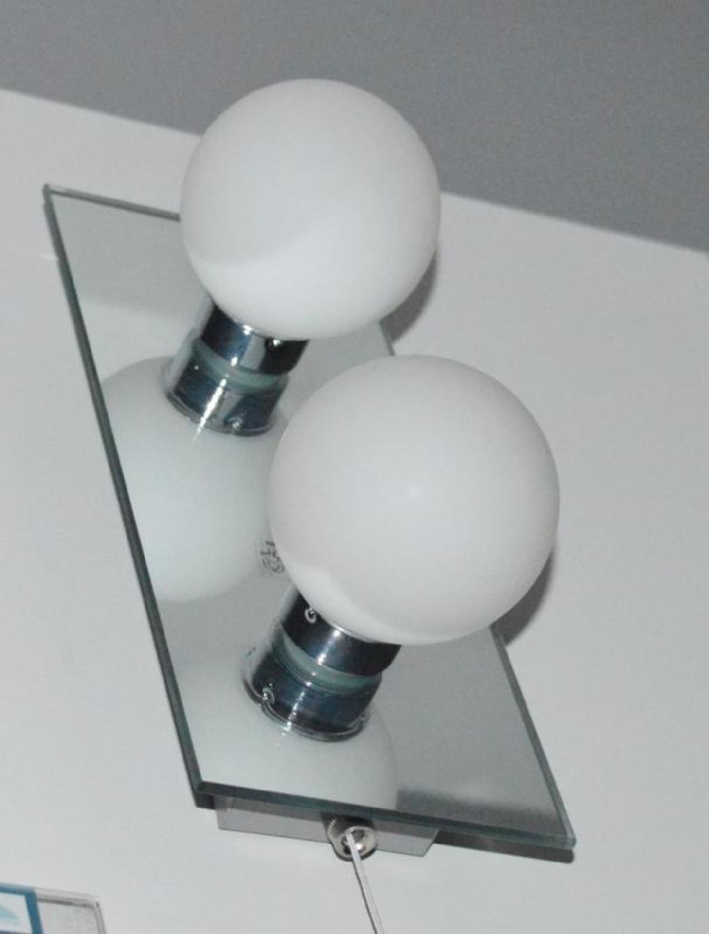 1 x Globe Wall Light With Chrome and Opal Glass Finish - IP44 Rated Suitable For Bathrooms - Ex Disp