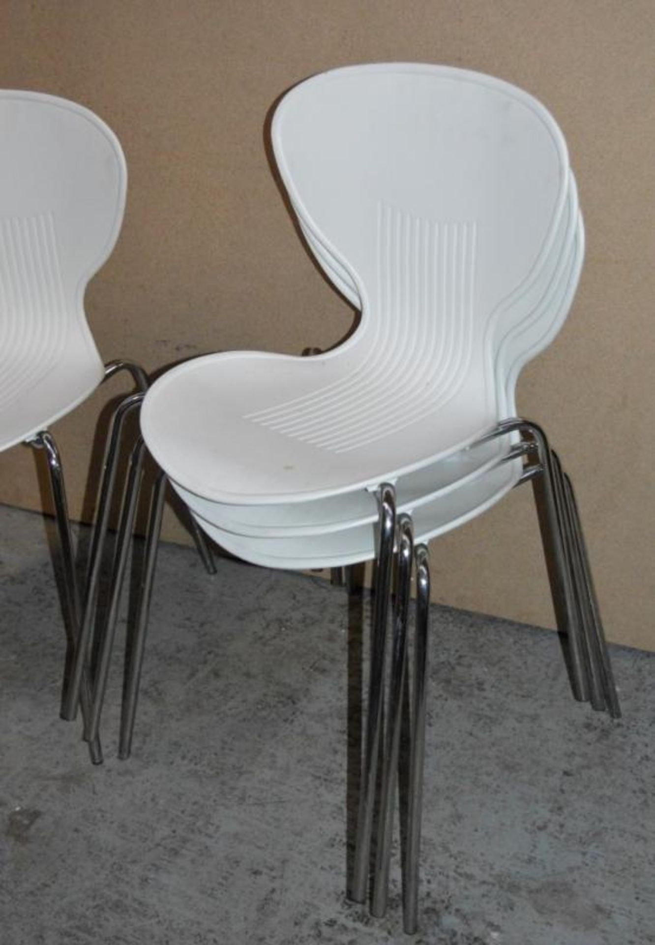 1 x Canteen Table and Chair Set - Includes Single Pedestal Table With Beech Top and Four Matching - Image 4 of 5