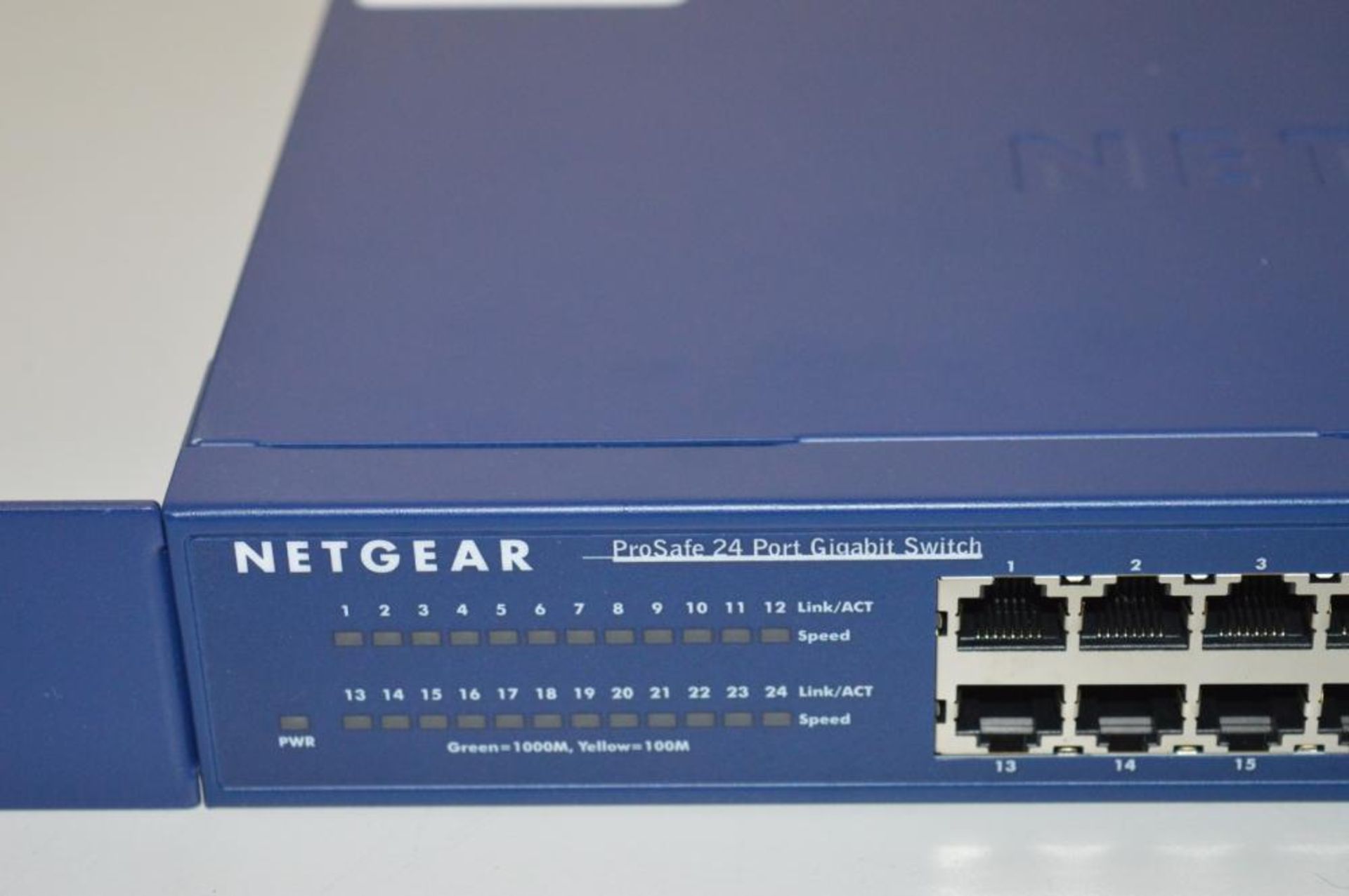 1 x Netgear ProSafe 24 Port Gigabit Switch - Model JGS524 - CL249 - Ref J776 - Location: Altrincham - Bild 2 aus 5