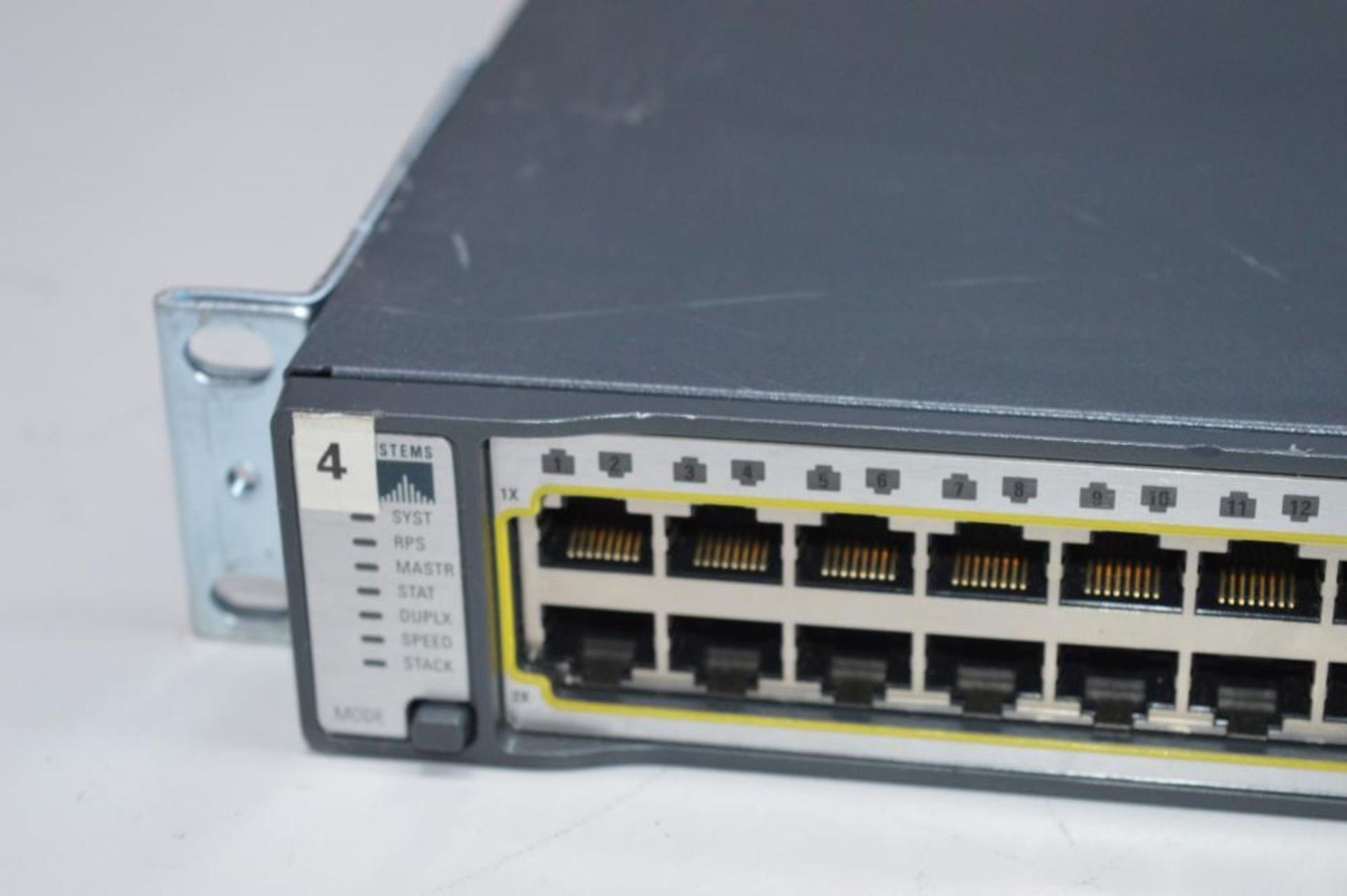 1 x Cisco Catalyst 3750G Series WS-C3750G-48TS 52 Port Network Switch - CL285 - Ref J792 - Location: - Bild 2 aus 5