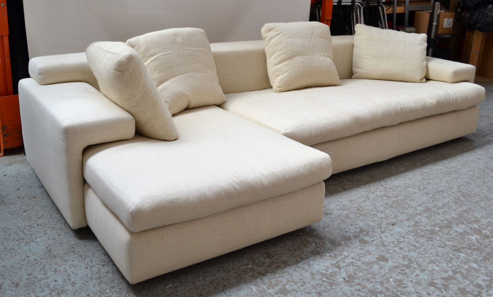 1 x Large Swan Corner Sofa in Cream - CL314 - Location: Altrincham WA14 - *NO VAT On Hammer* - Image 4 of 7