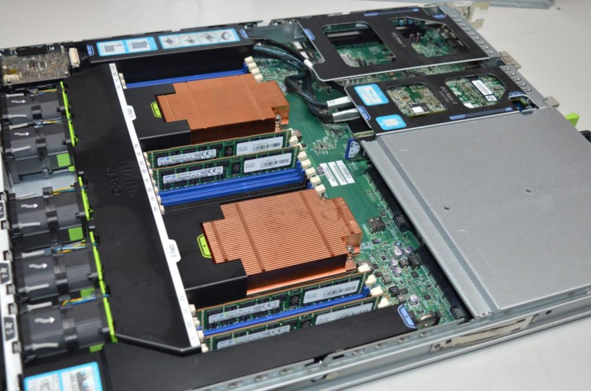 1 x Cisco UCS C220 M3 Server With Dual E5-2609 Quad Core Processors and 32gb Ram - Bild 6 aus 7