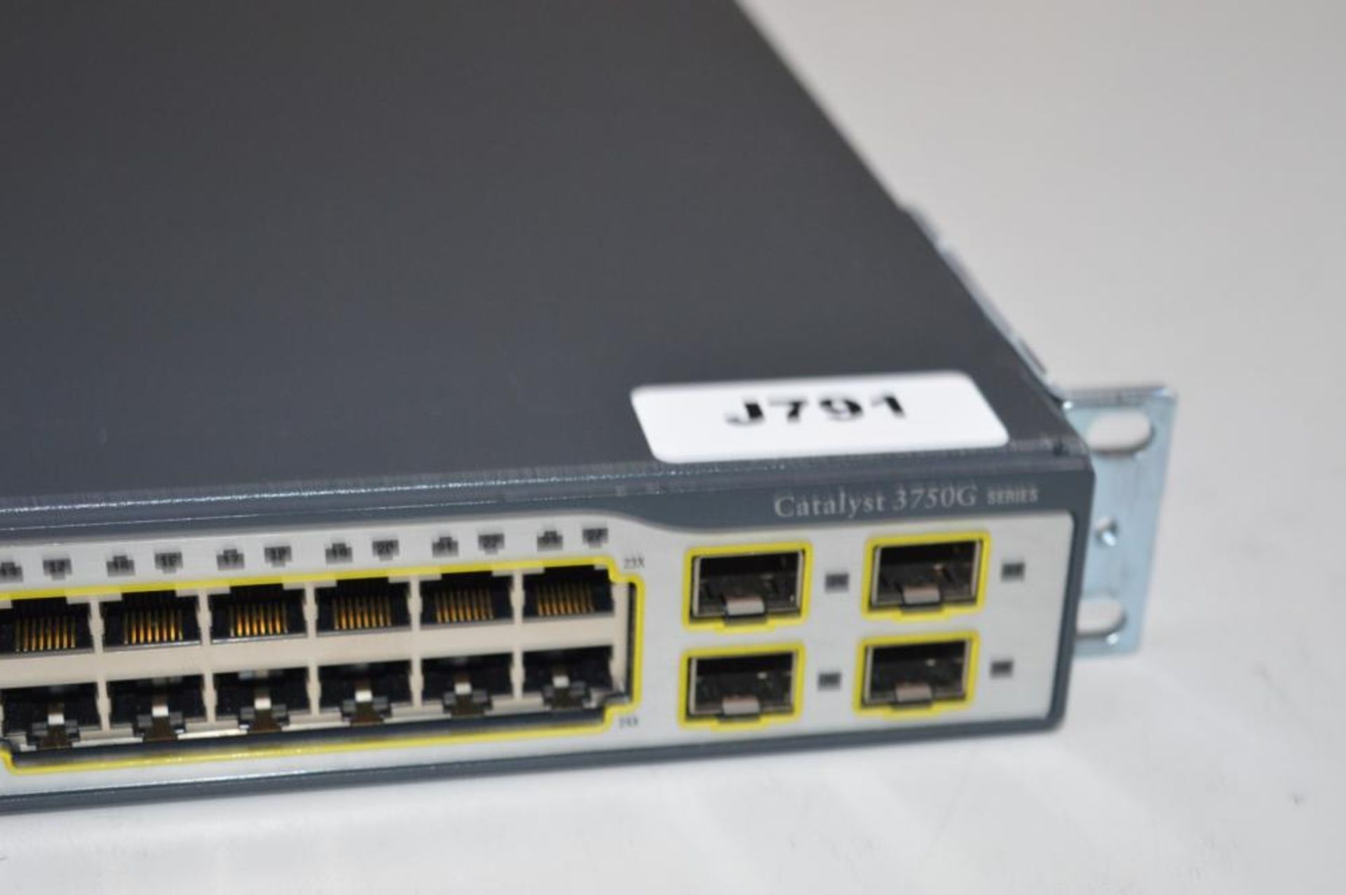 1 x Cisco Catalyst 3750G Series WS-C3750G-24TS Network Switch - CL285 - Ref J791 - Location: Altrinc - Bild 3 aus 5