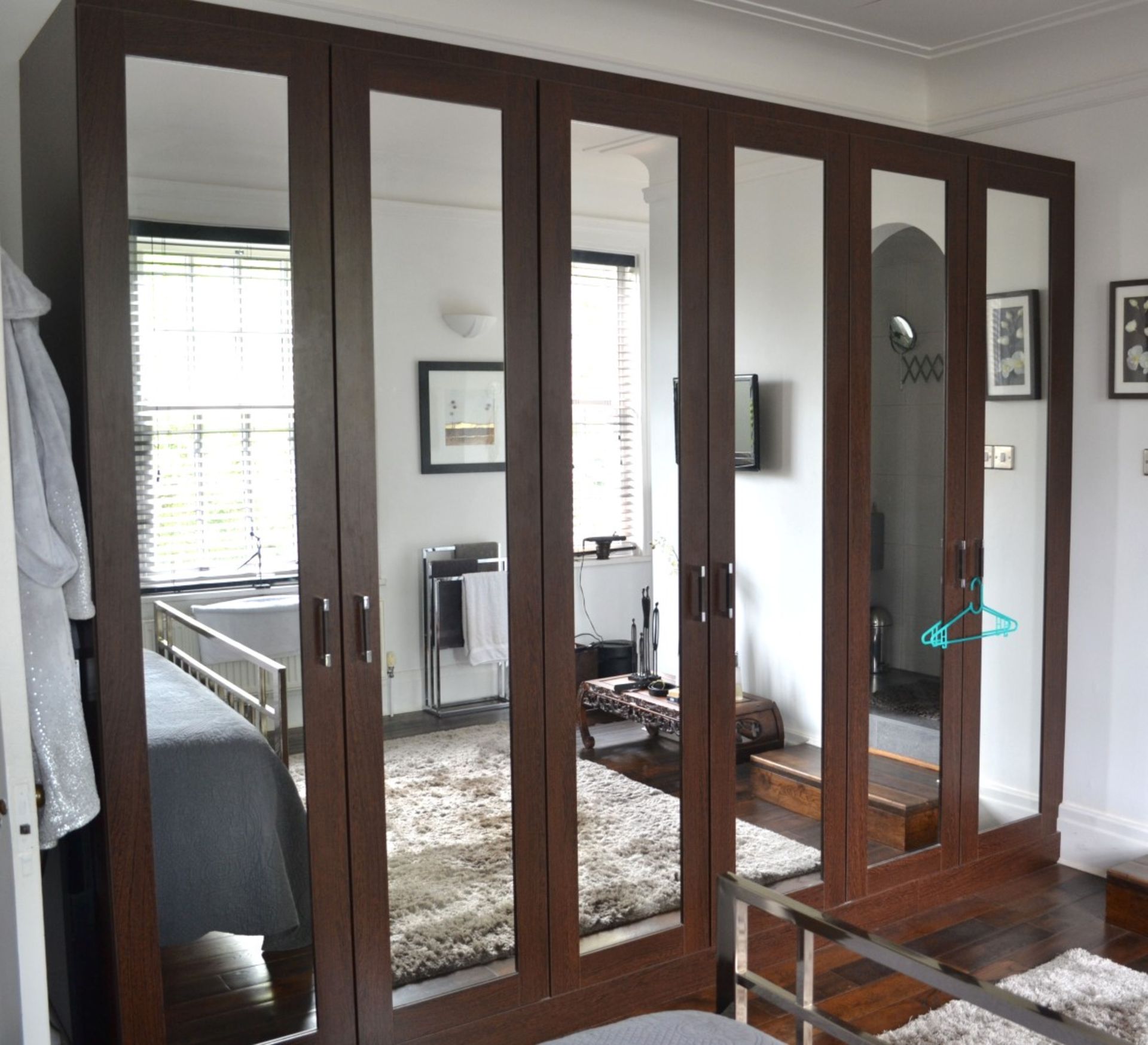 1 x Set of Mirrored Front Fitted Wardrobes - CL321 - Location: Bramhall SK7 - *NO VAT On Hammer* The