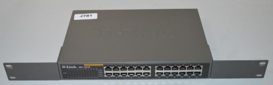 1 x DLink 10/100 24 Port Fast Ethernet Switch - Model DES-1024D - CL249 - Ref J781 - Location: Altri