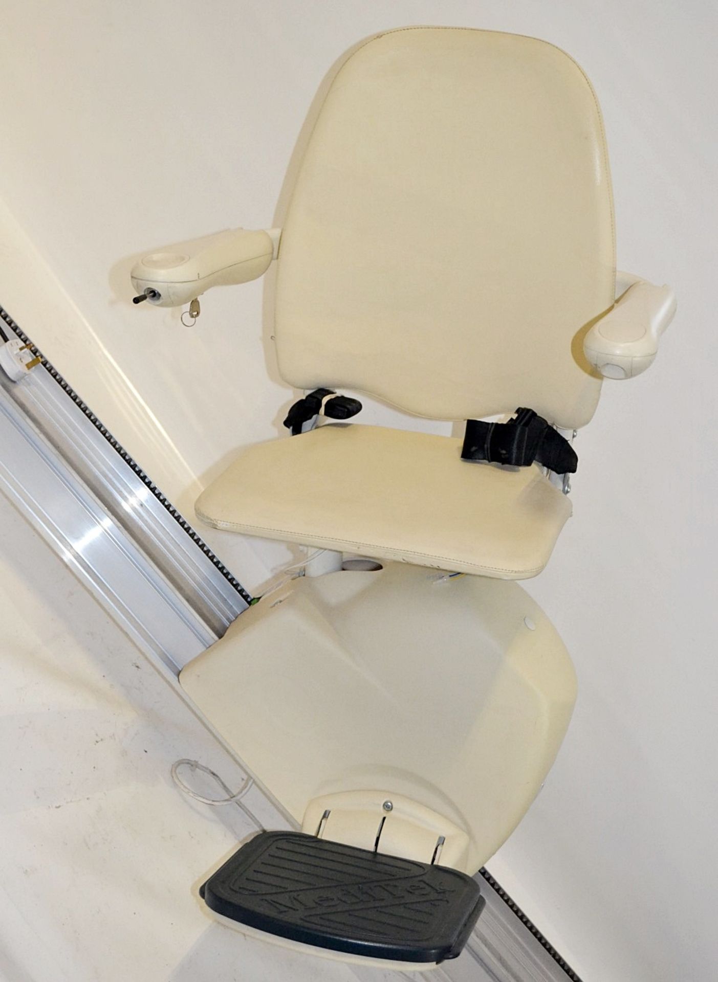 1 x Meditek D120 Deluxe Ascending Straight Stairlift With Powered Swivel Seat And Hinge Track - - Image 3 of 22