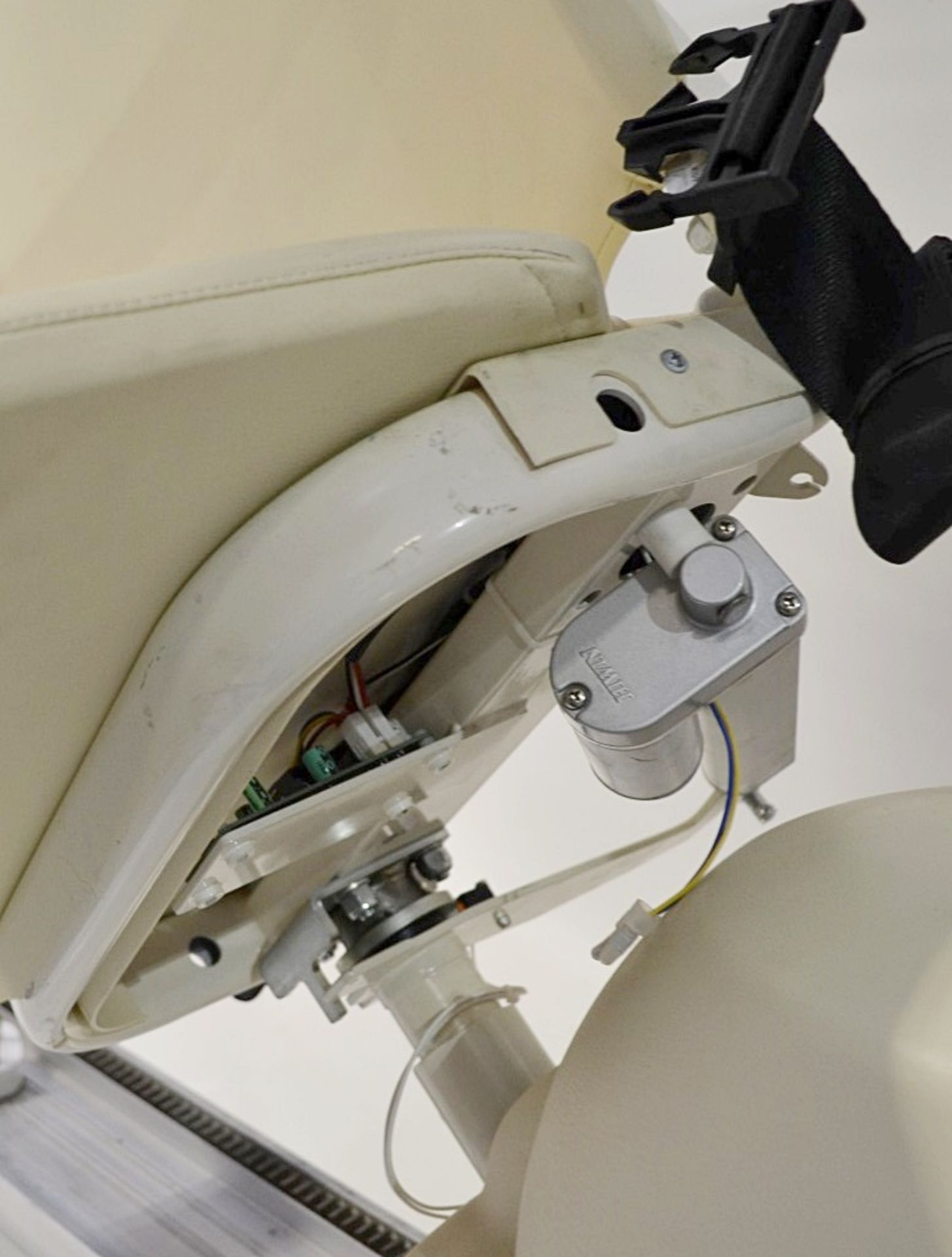 1 x Meditek D120 Deluxe Ascending Straight Stairlift With Powered Swivel Seat And Hinge Track - - Image 20 of 22