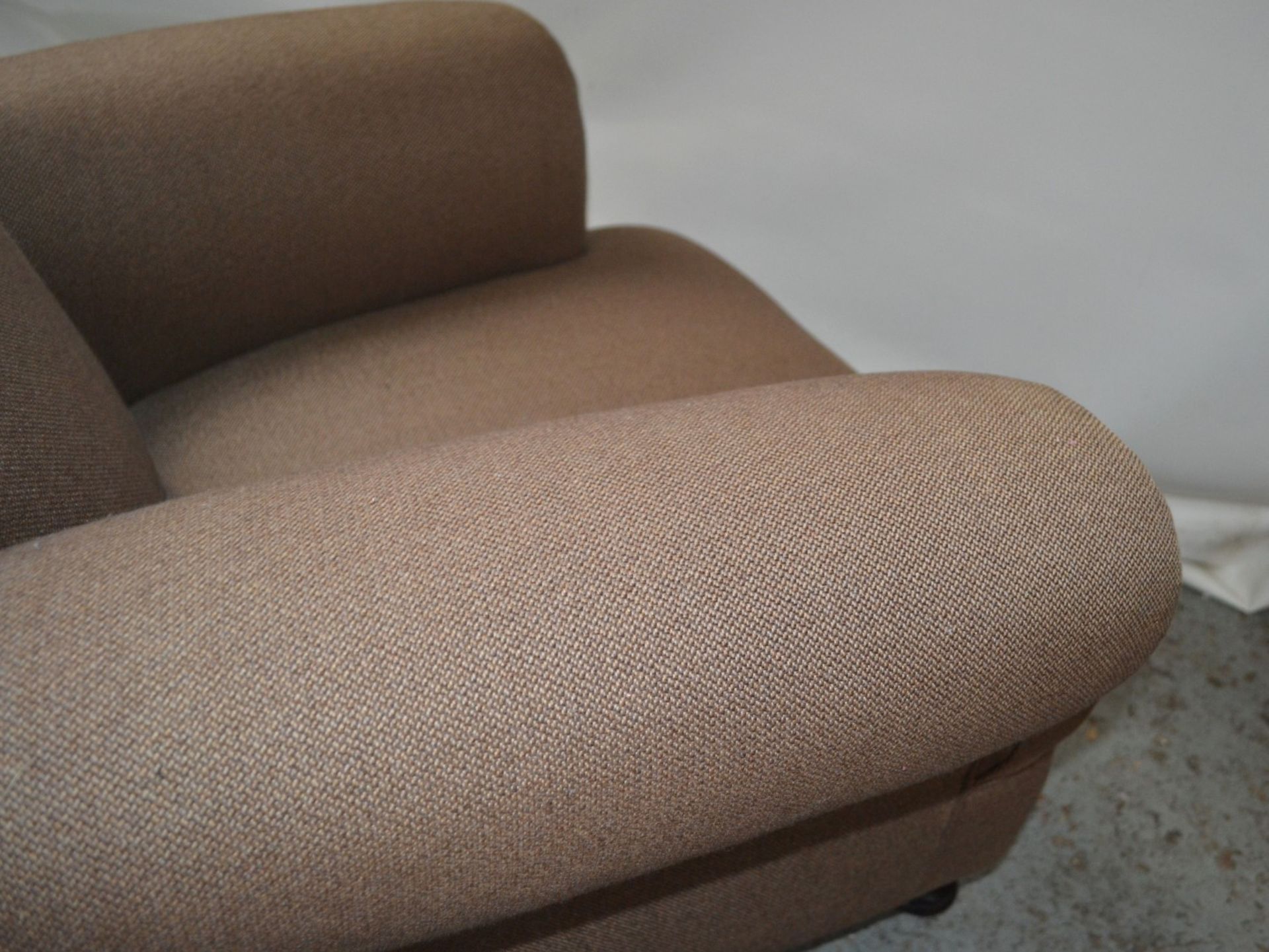 1 x Attractive Brown Fabric Armchair With Wooden Legs - CL314 - Location: Altrincham WA14 - *NO VAT - Image 4 of 13