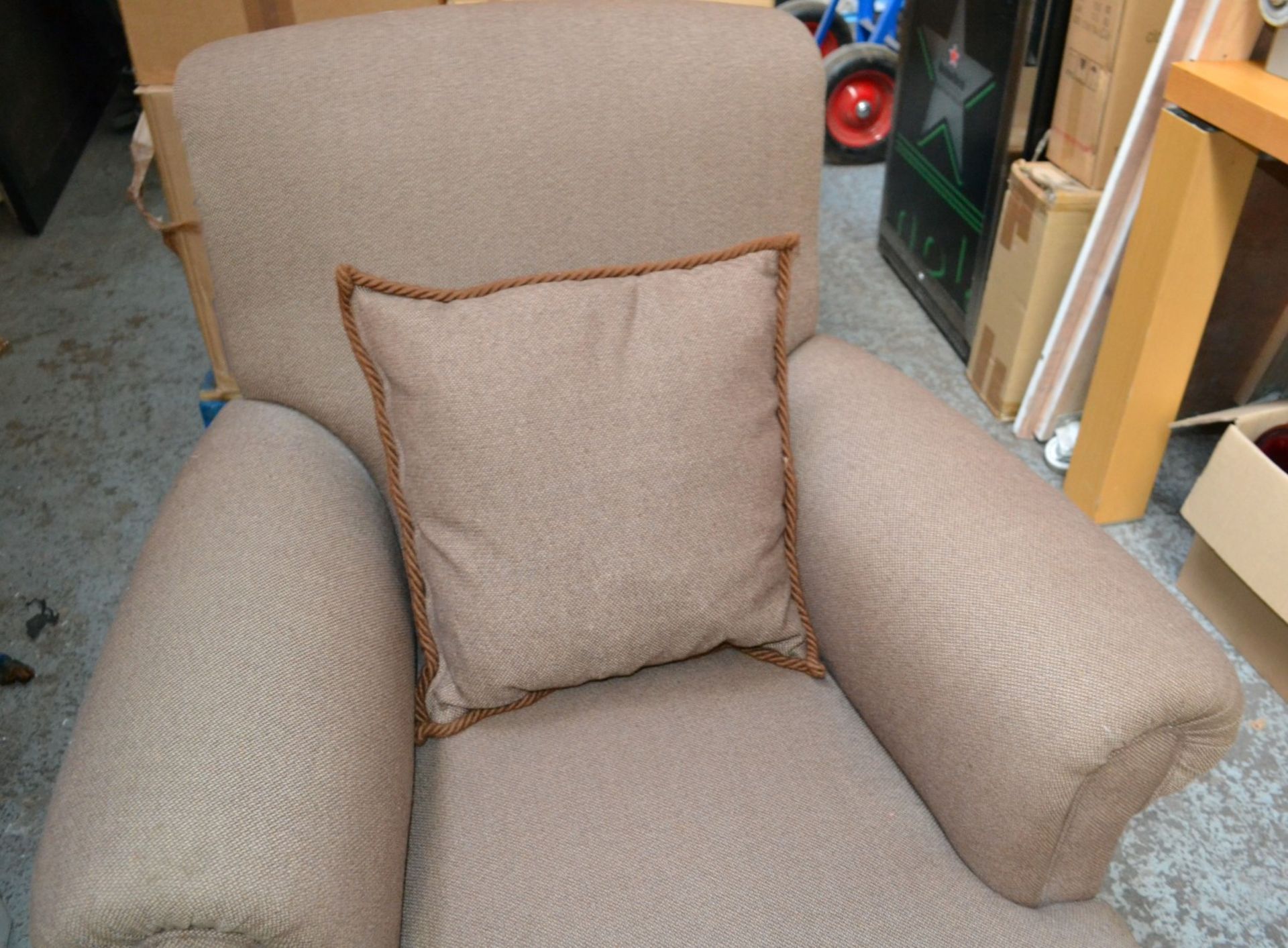 1 x Attractive Brown Fabric Armchair With Wooden Legs - CL314 - Location: Altrincham WA14 - *NO VAT - Image 5 of 13