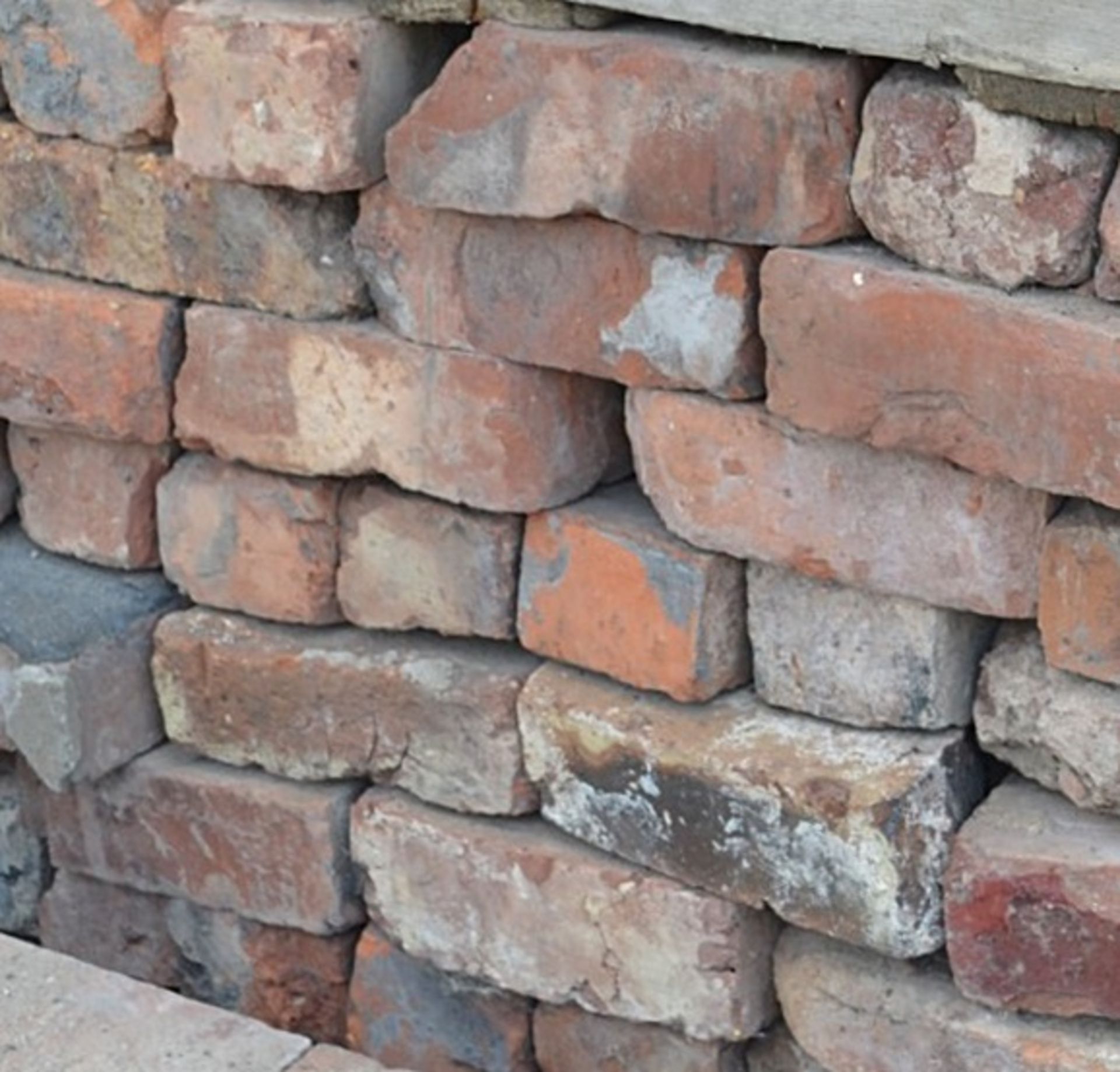 Assorted Reclaimed Hand Made Bricks - Approx 250 In Total - Average Dimensions: 22x11x7.5cm - Ref: - Image 2 of 3