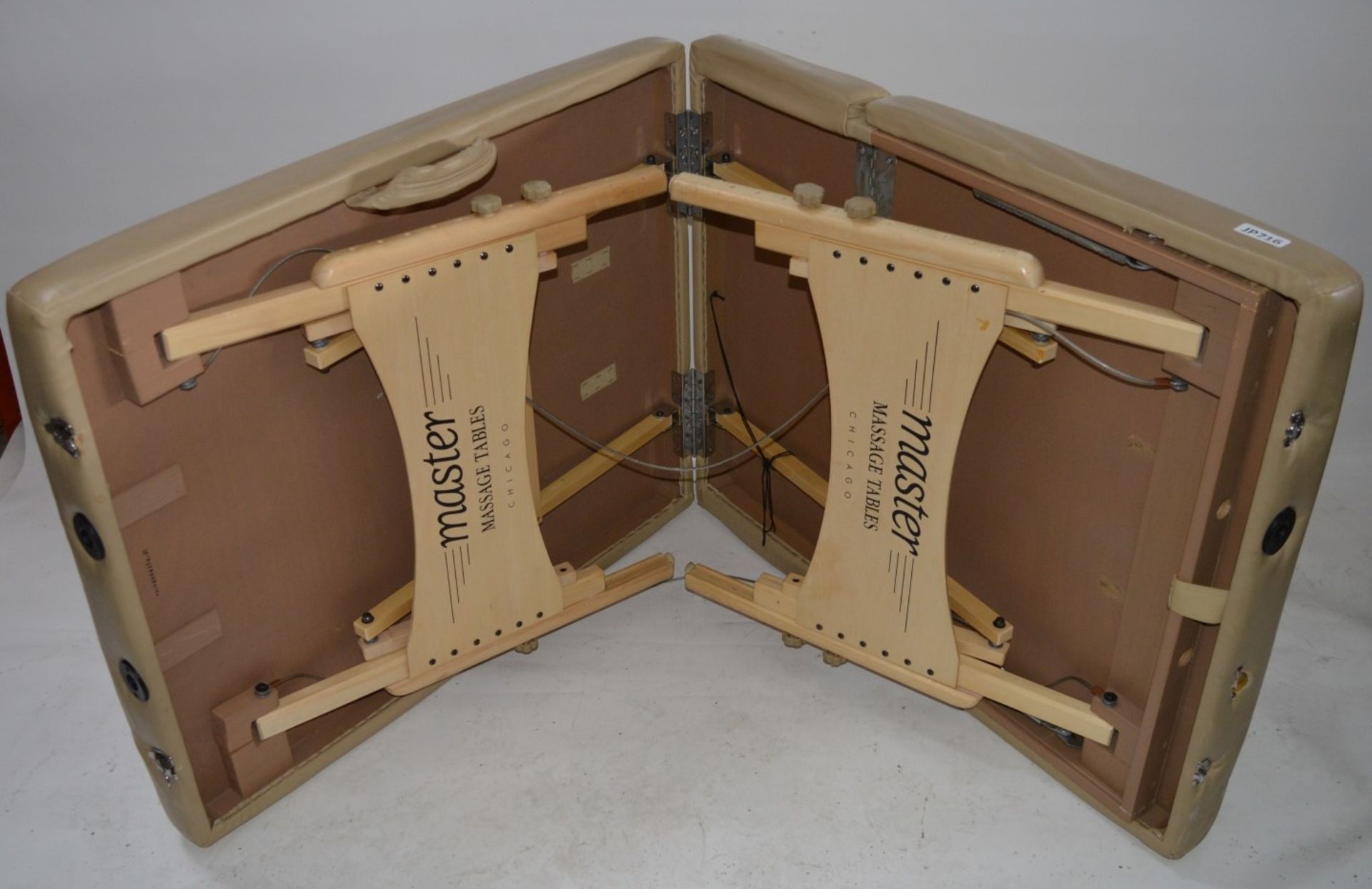1 x Master Chicago Massage Table - Fold Up Massage Table Suitable For Home or Business Use - Very - Image 2 of 5