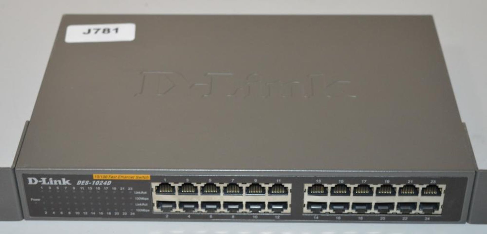 1 x DLink 10/100 24 Port Fast Ethernet Switch - Model DES-1024D - CL249 - Ref J781 - Location: Altri - Bild 2 aus 5