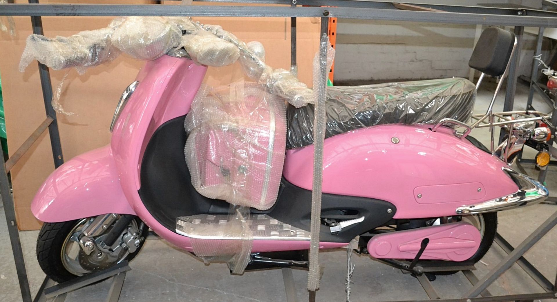 1 x MTL 1500 TDR Electric Scooter In PINK - New/Unused Stock - CL011 - Location: Altrincham WA14 - Image 7 of 15