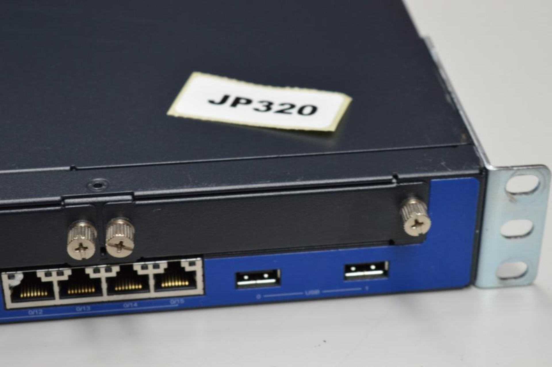 1 x Juniper SRX240H Firewall VPN Router - CL285 - Ref JP320 F2 - Location: Altrincham WA14 - Bild 3 aus 5