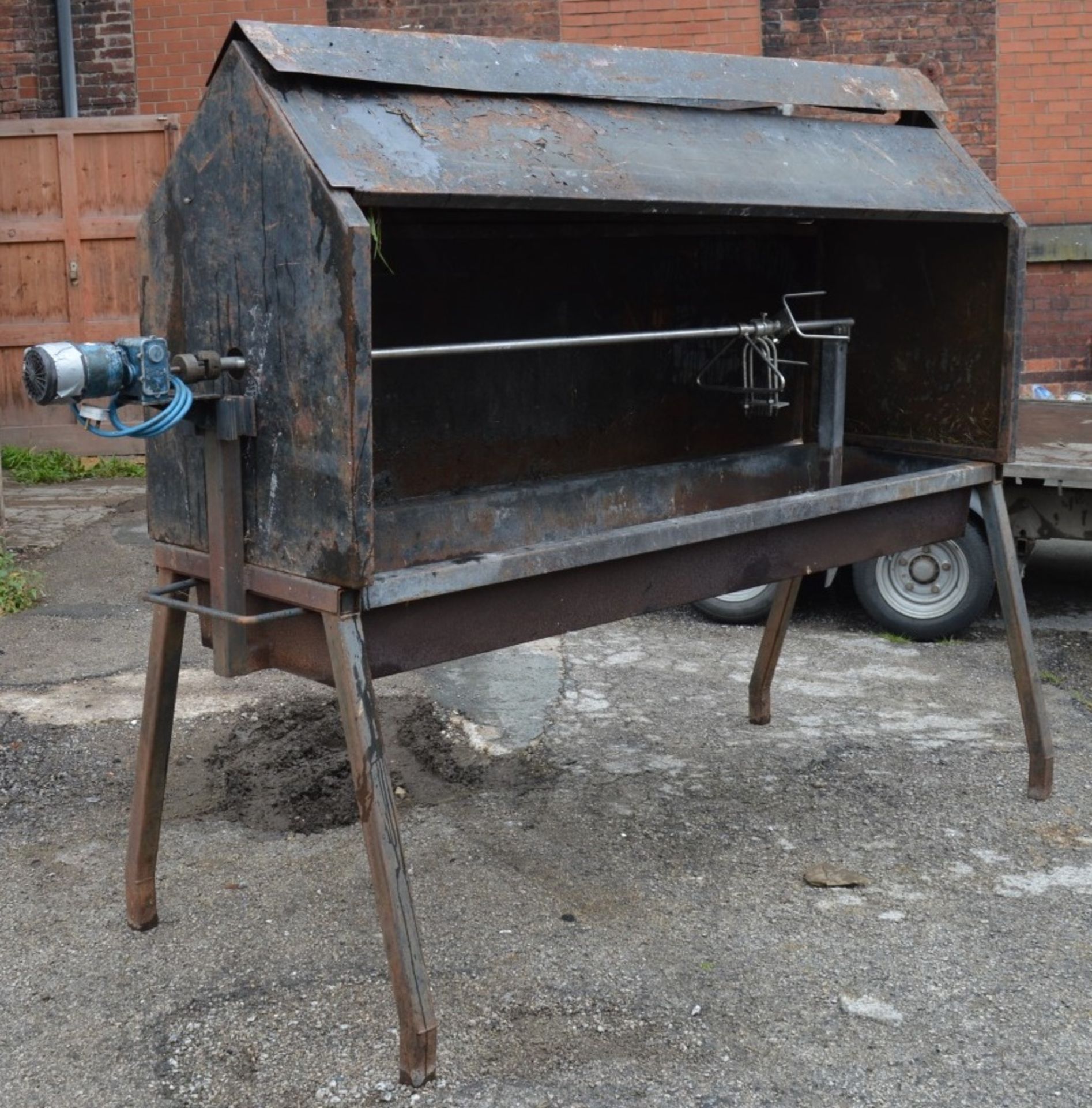 1 x Charcoal Pig Roast With Motor - H186 x W220 x D68 cms - CL124 - Location: Bolton BL1Thursday - Image 2 of 5