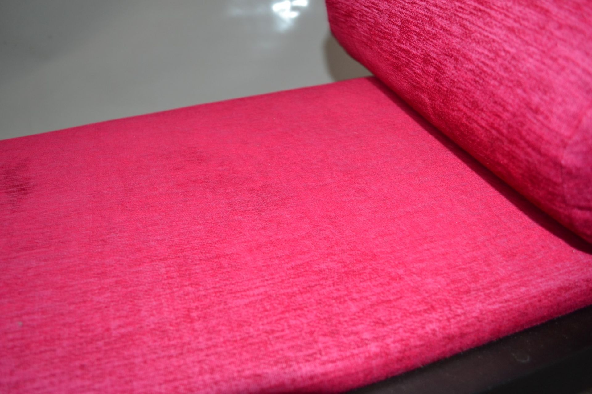 1 x Magenta Upholstered Bedroom Bench with 2 Cushions - CL314 - Location: Altrincham WA14 - *NO VAT - Image 2 of 11