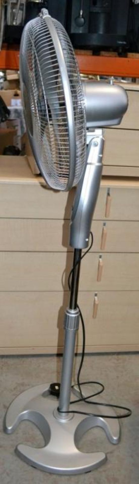 1 x Freestanding Pedestal Fan - Height Adjustable - Ref: MT937 - Used, In Good Working Condition - C - Image 2 of 3