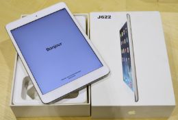1 x Apple iPad Mini Wifi - Model A1490 - 16gb Storage - 7.9 Inch Display - White & Silver