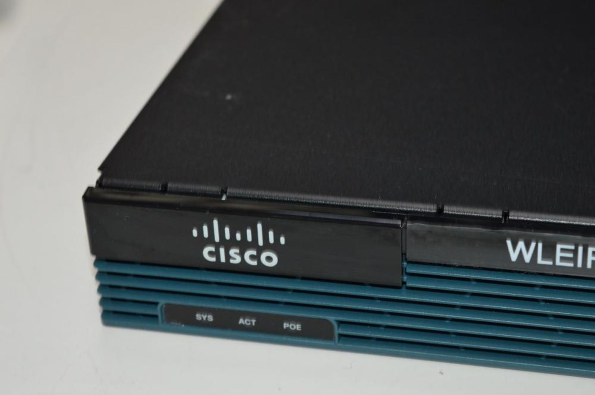 1 x Cisco 2901 K9 V06 Integrated Services Router Gigabit Ethernet - CL285 - Ref JP319 F2 - Location: - Bild 3 aus 6