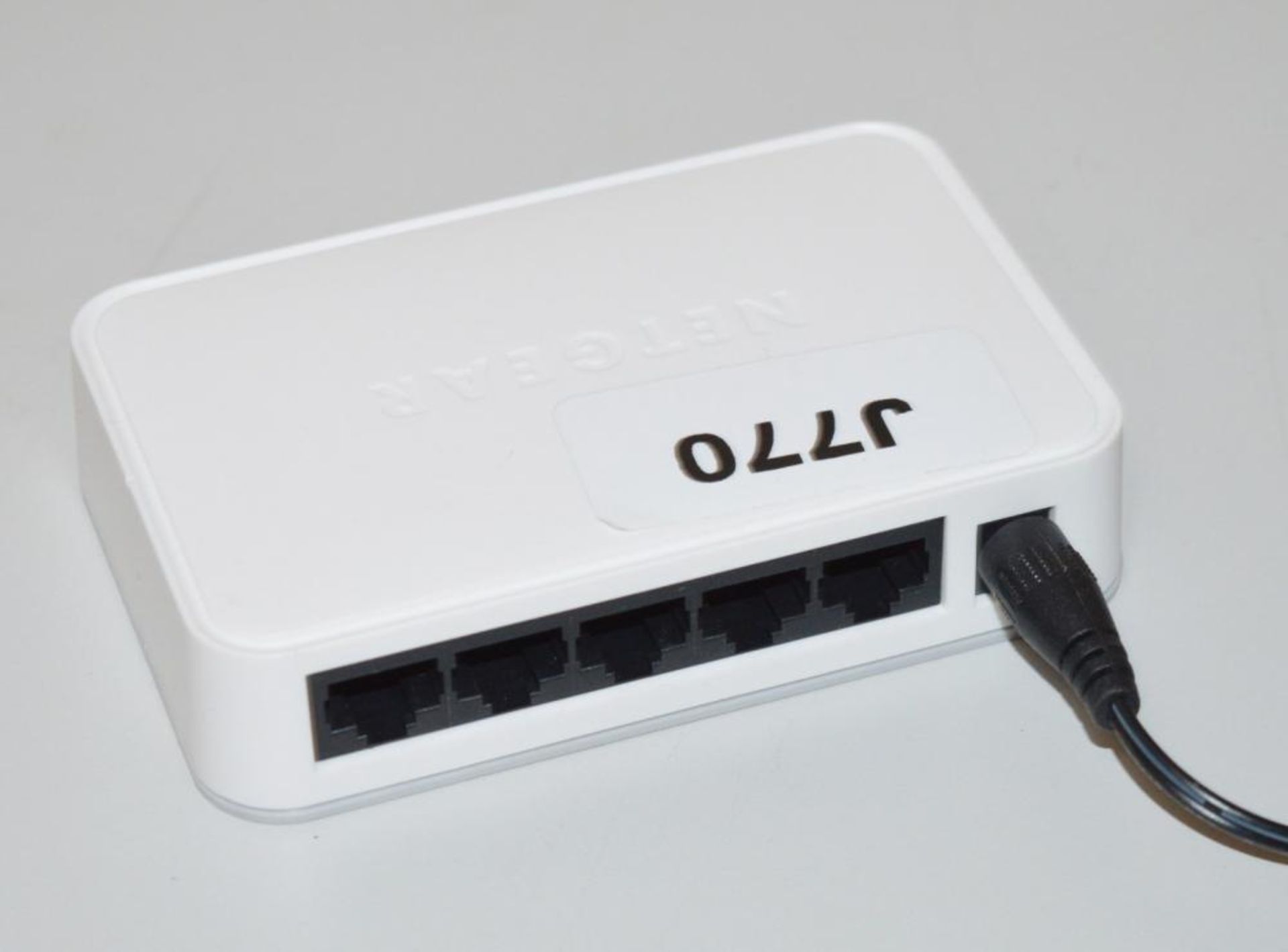 1 x Netgear 5 Port Gigabit Ethernet Switch - Model GS205v2 - Includes Power Apaptor - CL249 - Ref J7 - Bild 3 aus 4
