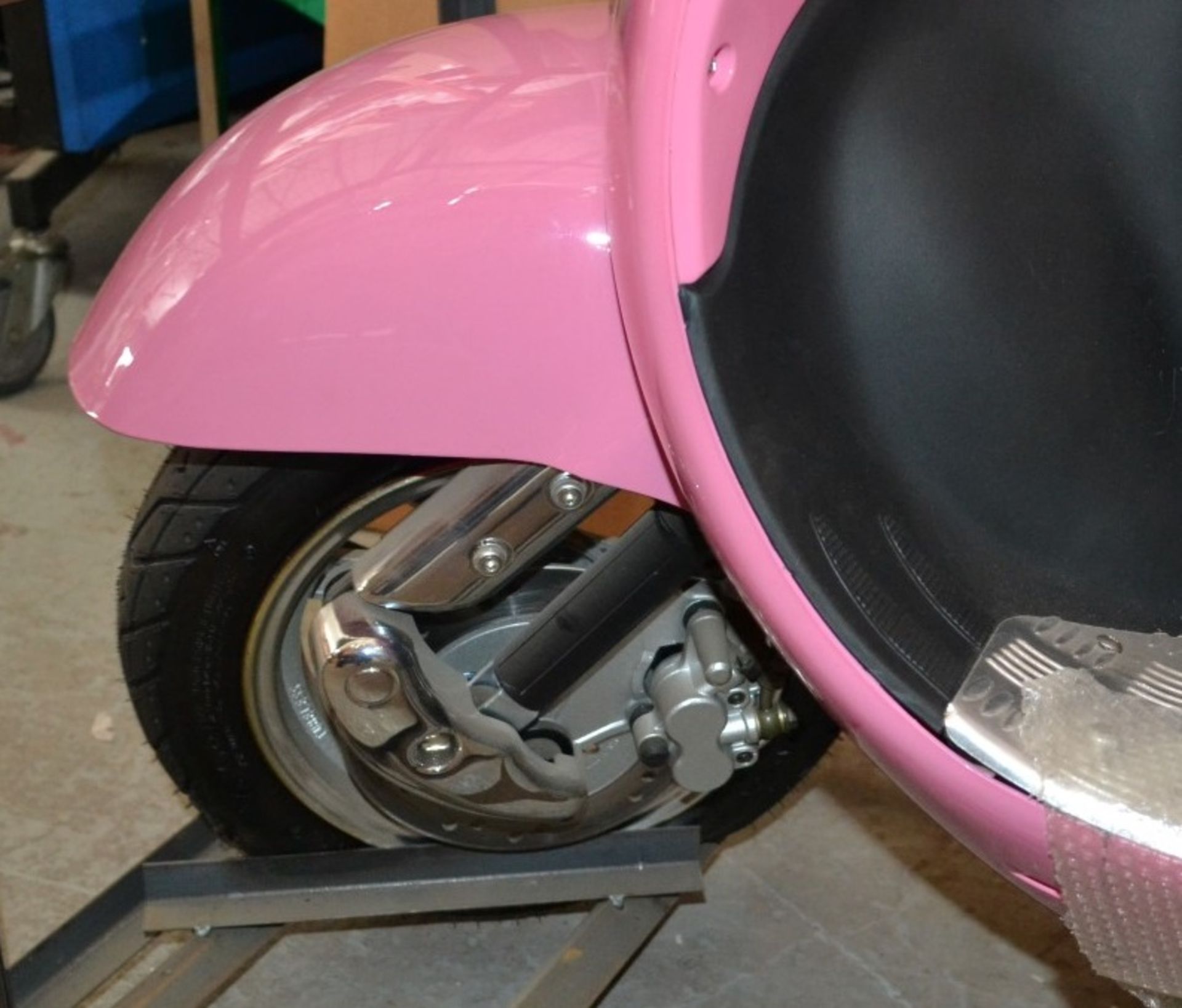 1 x MTL 1500 TDR Electric Scooter In PINK - New/Unused Stock - CL011 - Location: Altrincham WA14 - Image 6 of 15