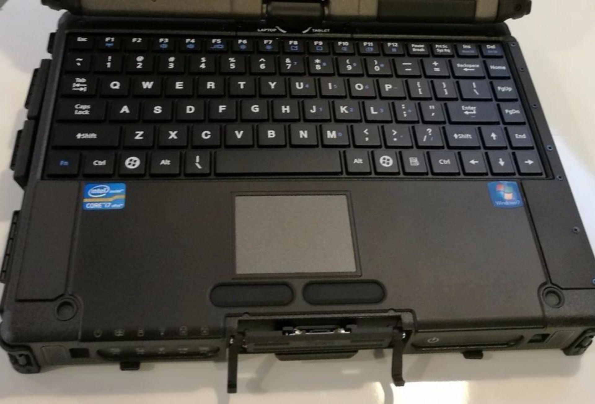 1 x Getac V200 Rugged Laptop Computer - Rugged Laptop That Transforms into a Tablet PC - Features an - Bild 4 aus 7
