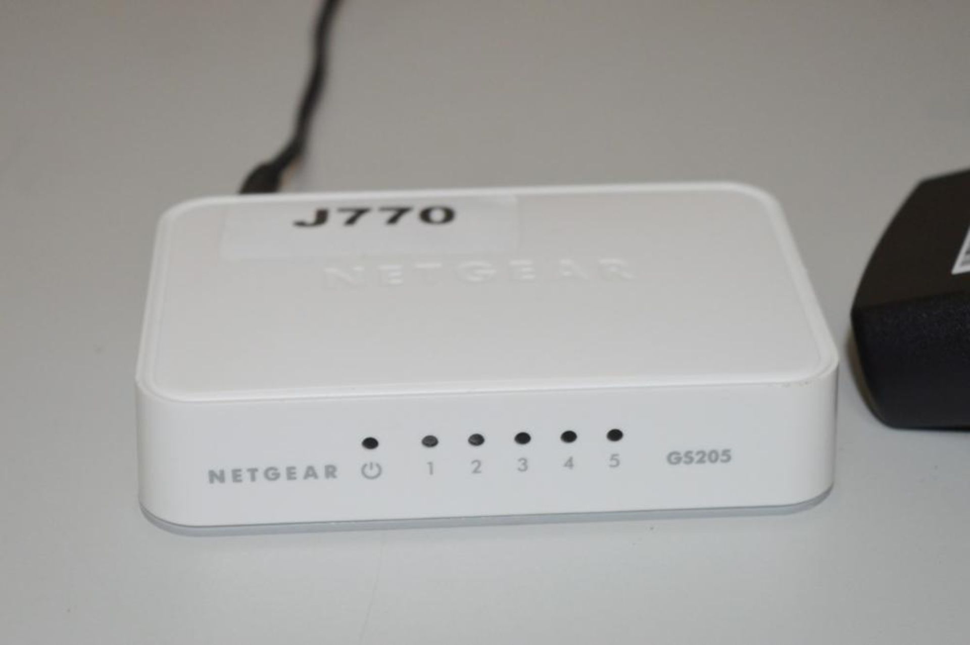 1 x Netgear 5 Port Gigabit Ethernet Switch - Model GS205v2 - Includes Power Apaptor - CL249 - Ref J7 - Bild 2 aus 4