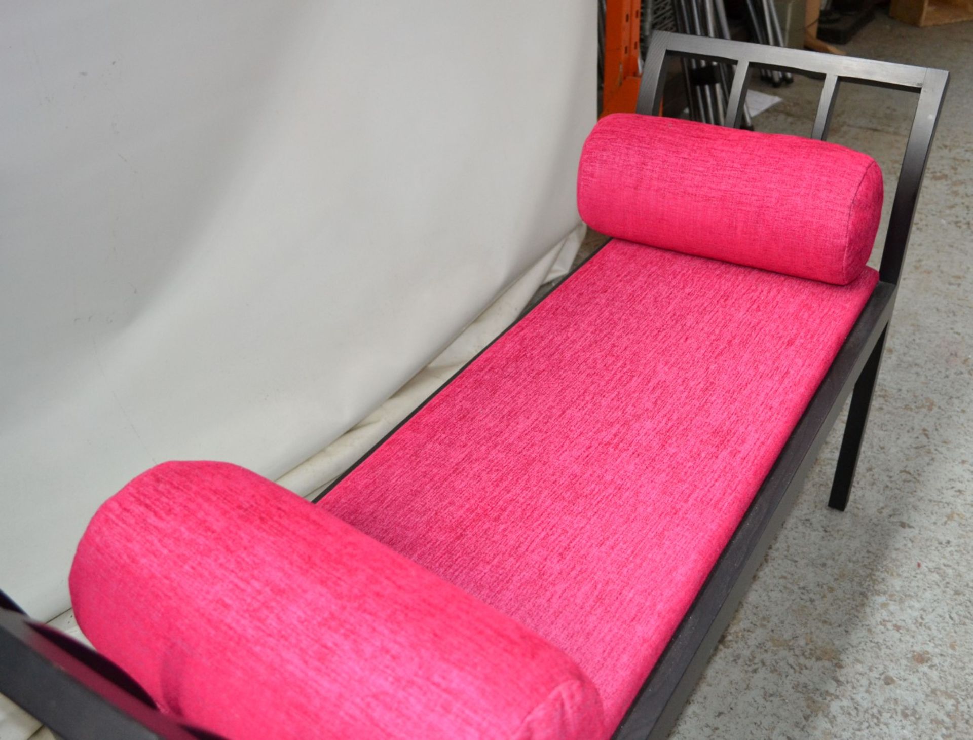 1 x Magenta Upholstered Bedroom Bench with 2 Cushions - CL314 - Location: Altrincham WA14 - *NO VAT - Image 4 of 11