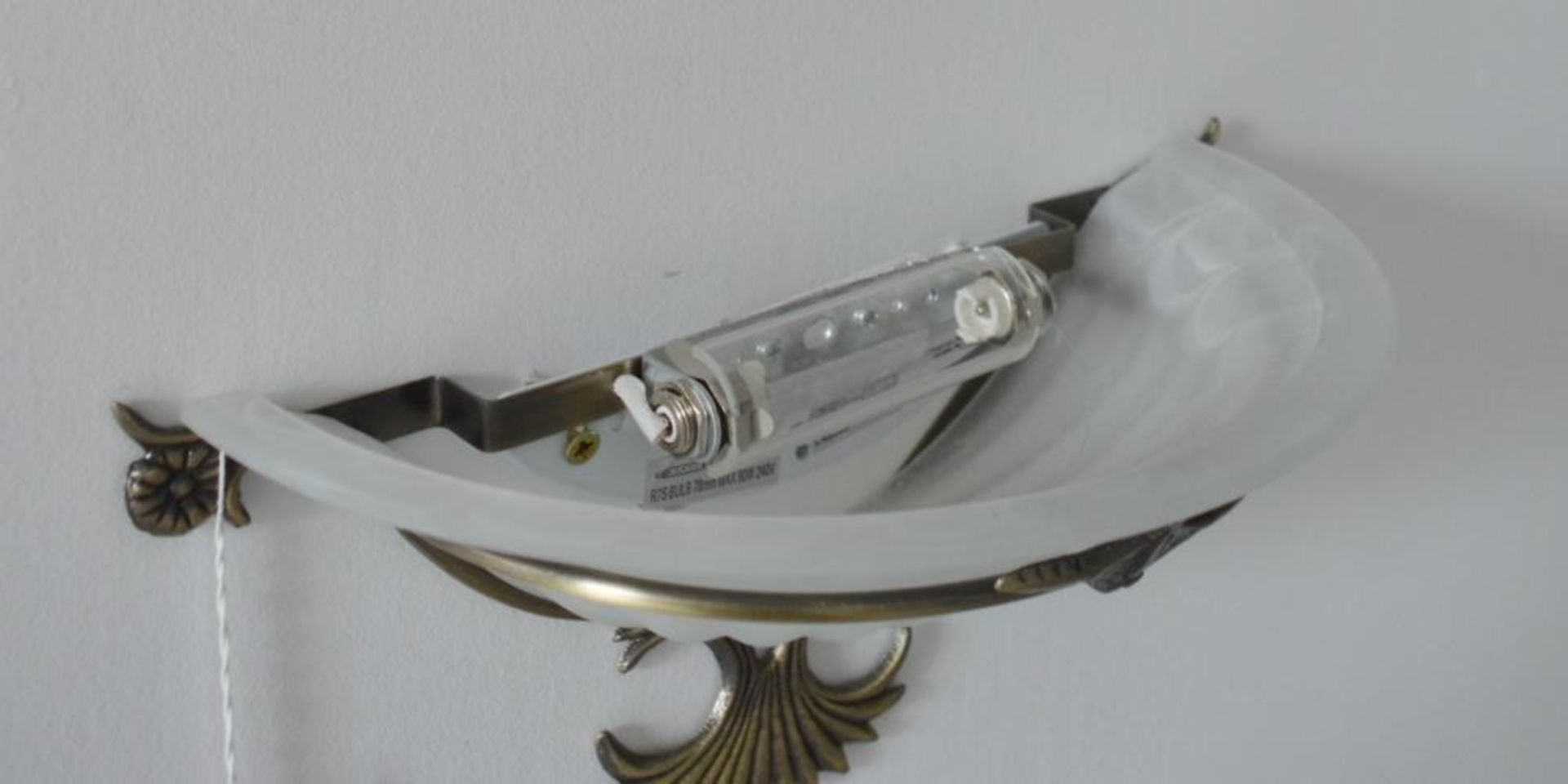 1 x Traditional Antique Brass and Marble Glass Wall Washer Light With Detailed Metalwork - Ex Displa - Image 3 of 3