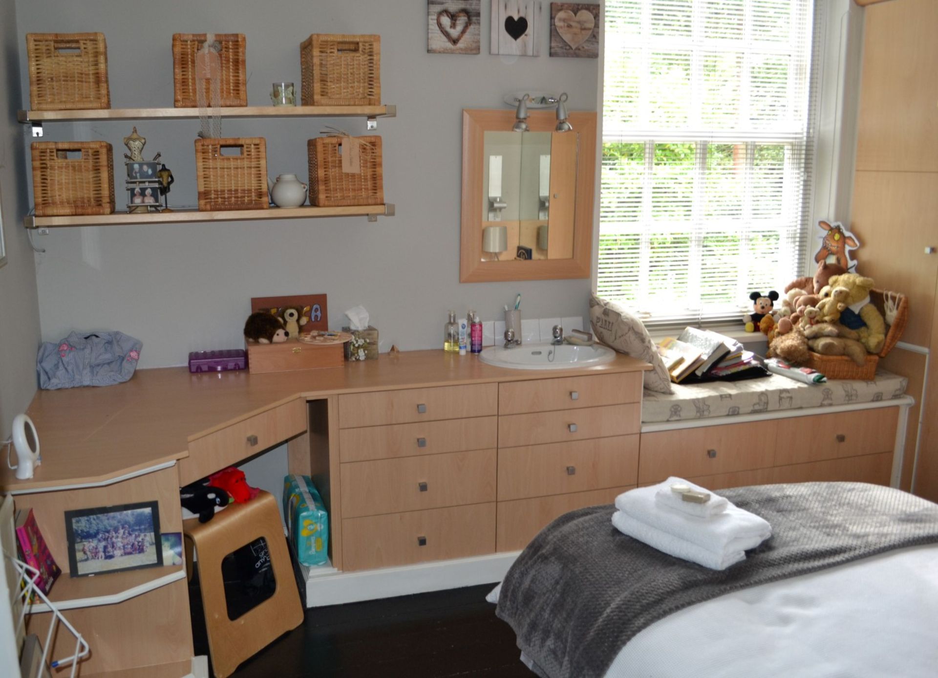 1 x Fitted Bedroom including Bed, Wardrobes and Sink Unit - CL321 - Location: Bramhall SK7 - *NO VAT - Image 5 of 11