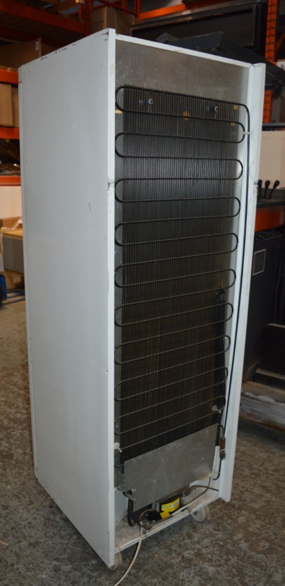 1 x Gram K400LU Commercial Refrigerator - Upright White Catering Fridge - CL295 - Ref M294 - - Image 5 of 5
