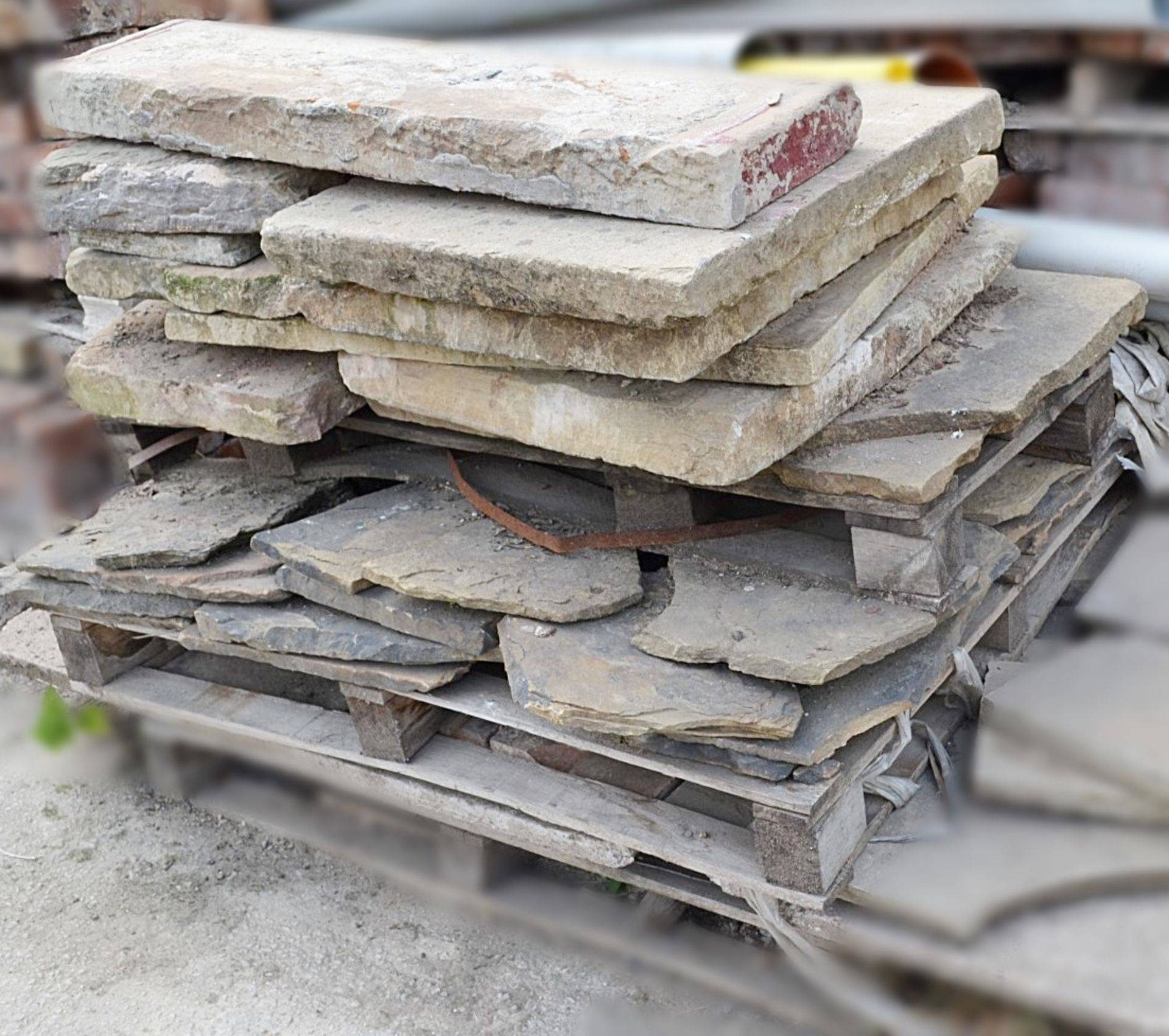 1 x Pallet Of Assorted Pieces Of Stone And Slate - Ref: IT561 - CL403 - Location: Cheshire WA16