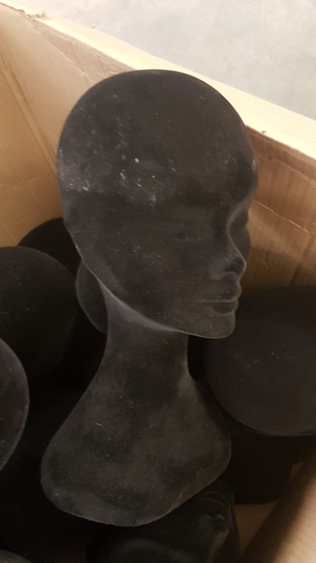 14 x Female Manniquin Retail Heads - Hat / Jewlery Stands - Velvet Style Material - CL404 - Ref - Image 2 of 4