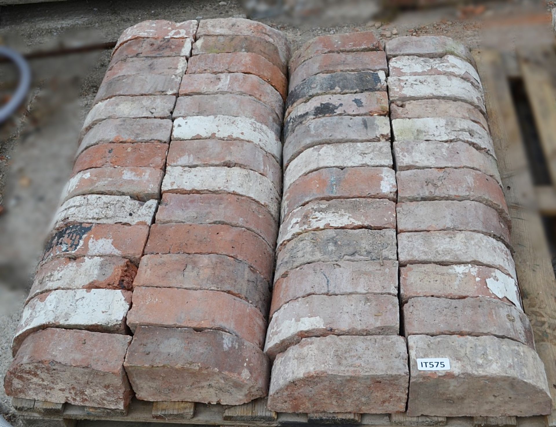 50 x Reclaimed Capping Bricks - Dimensions Approx: 22 x 12 x 7.5cm - Ref: IT575 - CL403 -