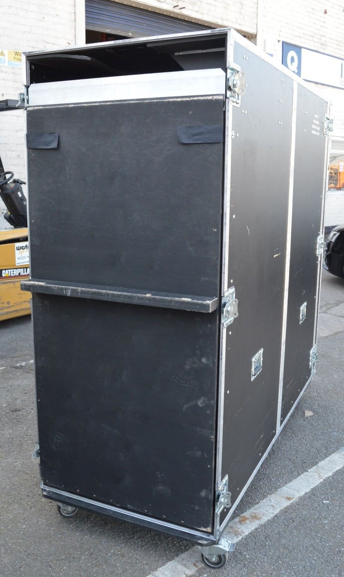 1 x Large Flight Case With Castors and Ramp For Easy Loading - H188 x W200 x D79 cms - CL011 - - Image 7 of 11