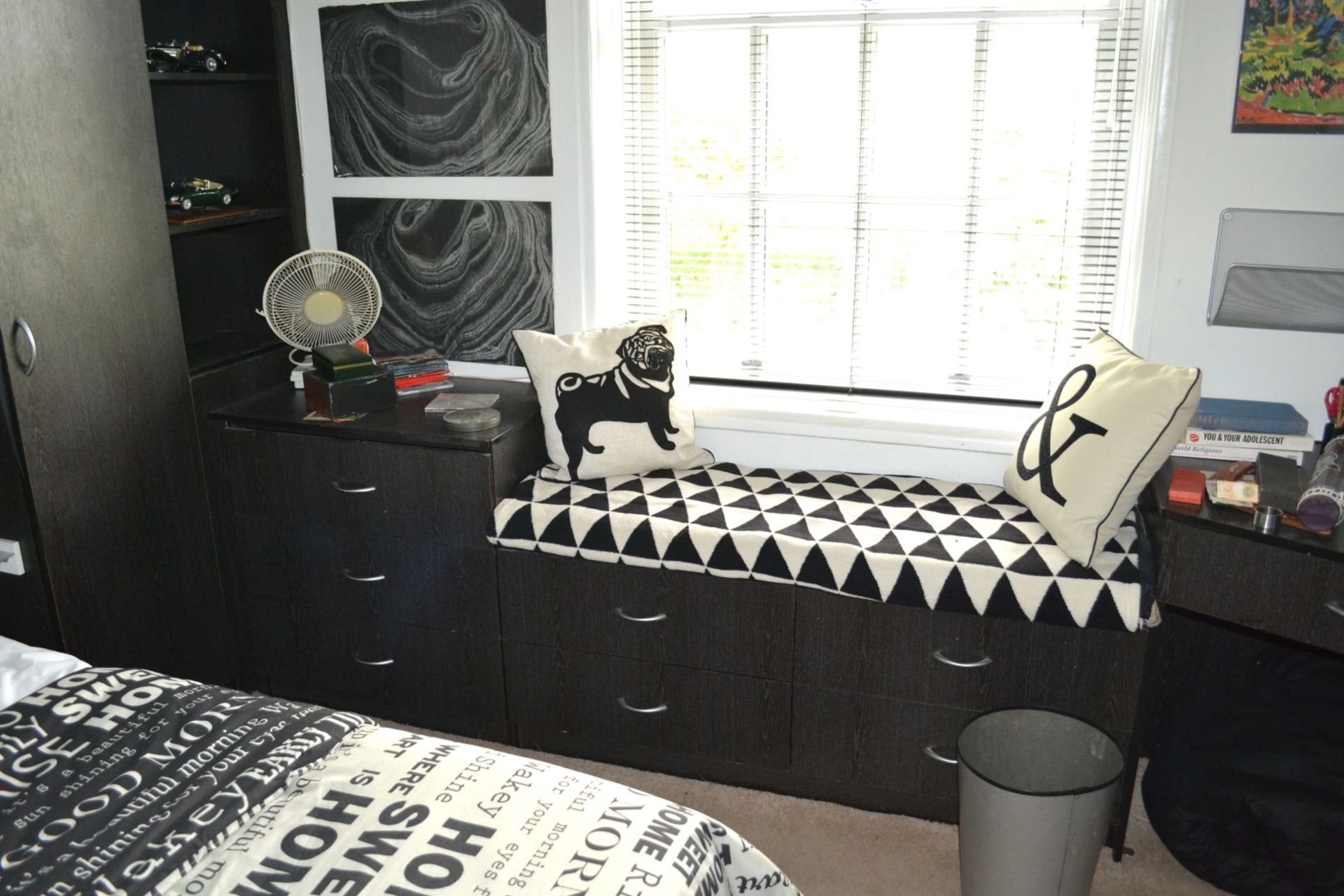 1 x Fitted Bedroom in Black including Bed, Wardrobes and Sink Unit - Lots of Units - CL321 - - Image 10 of 17