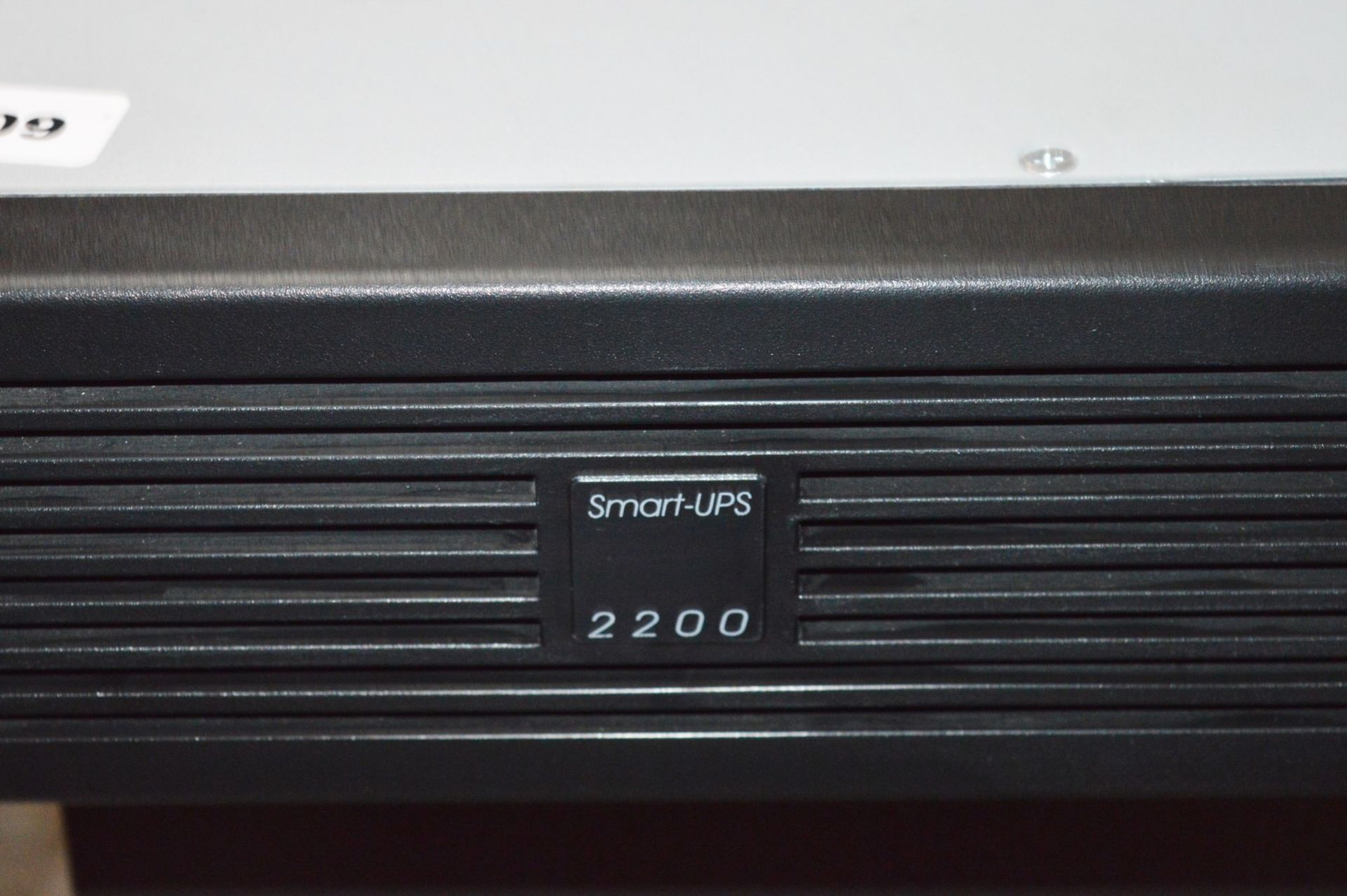 1 x APC Smart-UPS 2200VA USB & Serial RM 2U 230V - Model SUA2200RMI2U - CL011 - Ref JP309 - - Image 2 of 5