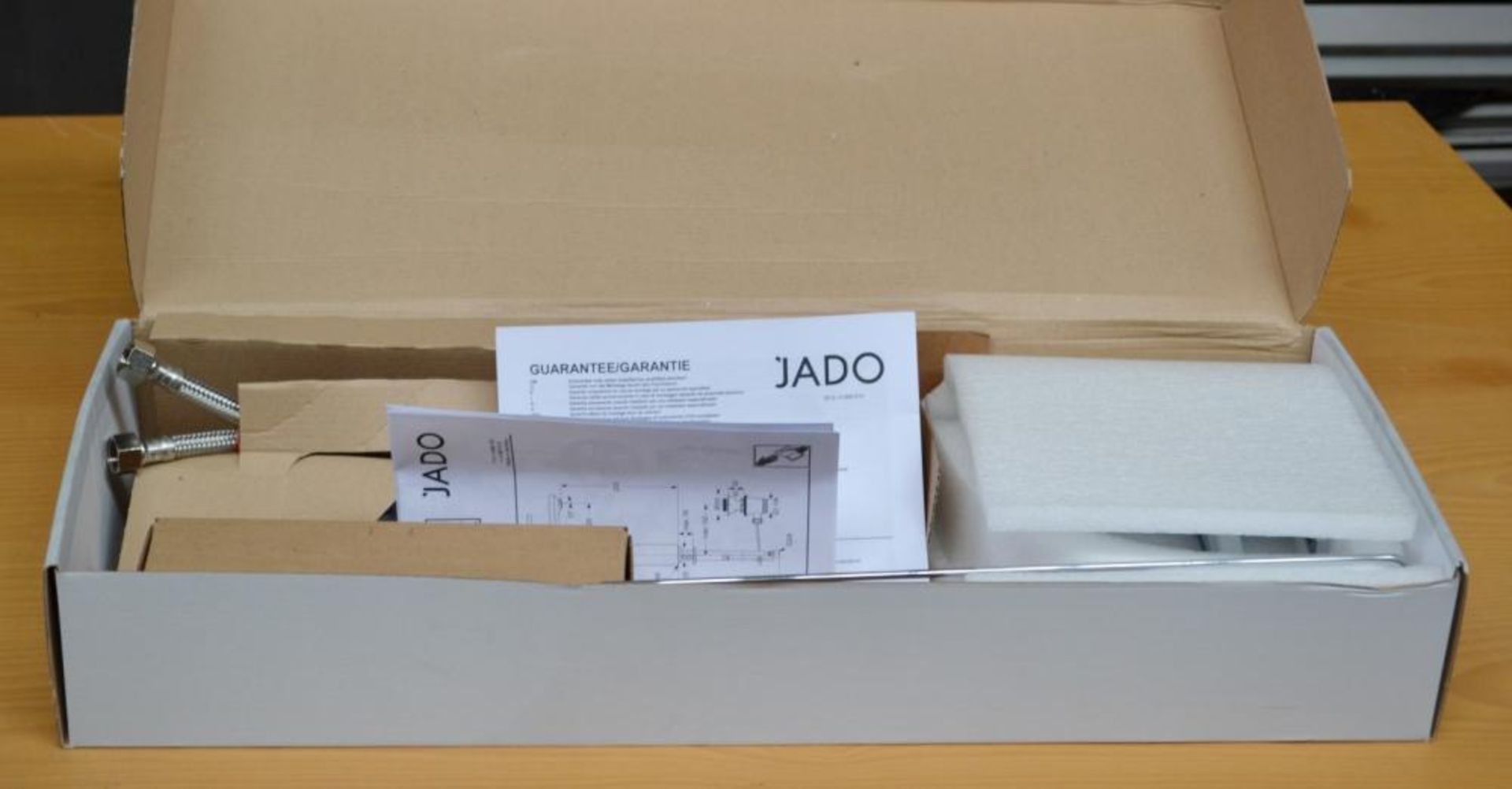 1 x Ideal Standard JADO &quot;Neon&quot; Vessel Single Lever Basin Mixer With Waste (A5581AA) - New - Image 6 of 10
